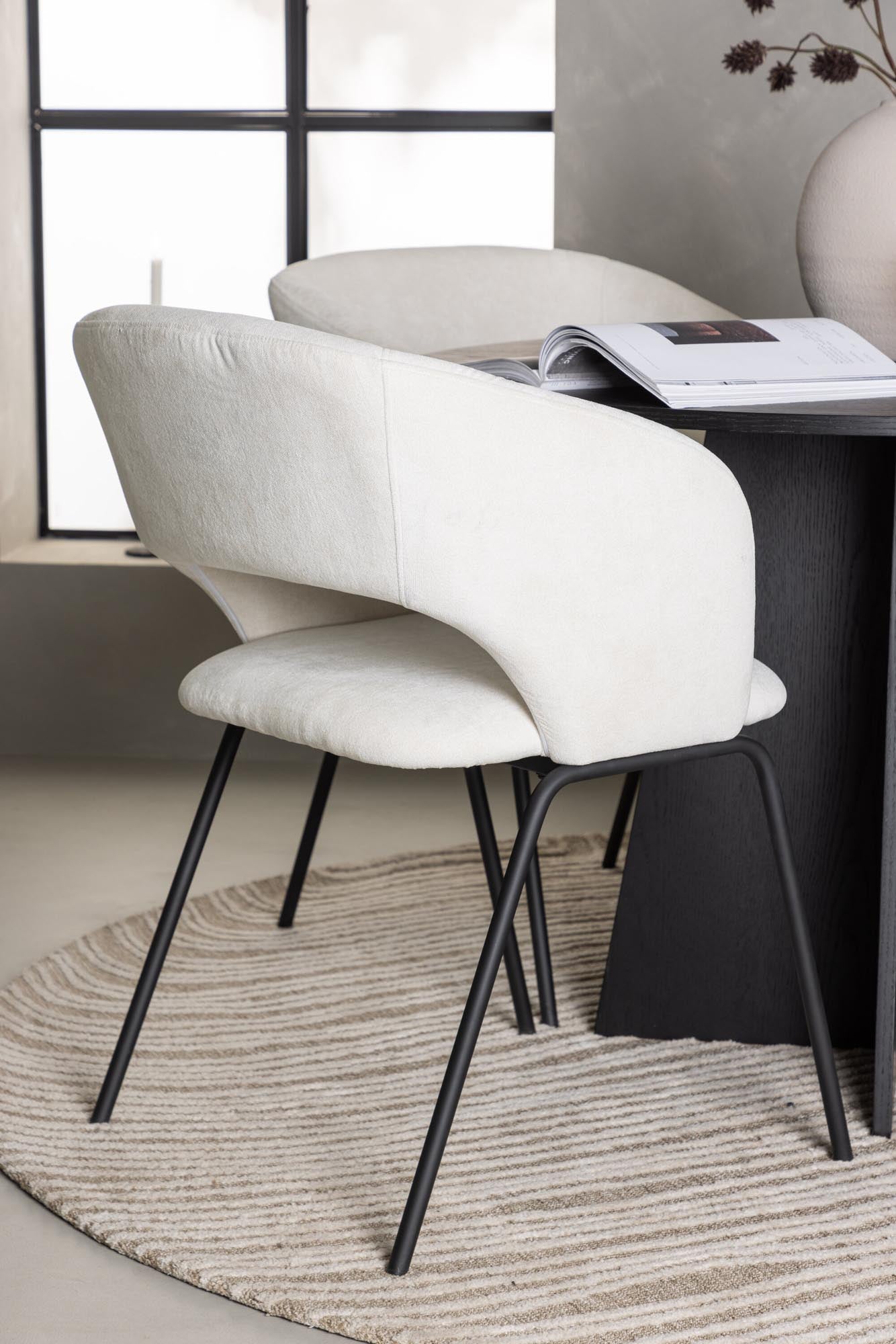 Elegantes Bootcut Esszimmerset mit 4 komfortablen Day-Stühlen und runden Tisch (⌀110cm) von Venture Home – ideal für stilvolle Dinnerabende.