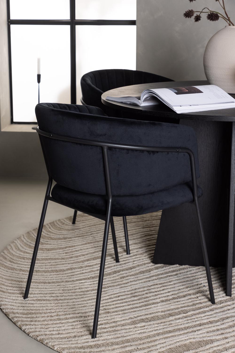 Bootcut Esszimmerset + Selma ⌀110cm/4St. in Schwarz präsentiert im Onlineshop von KAQTU Design AG. Esszimmerset ist von Venture Home