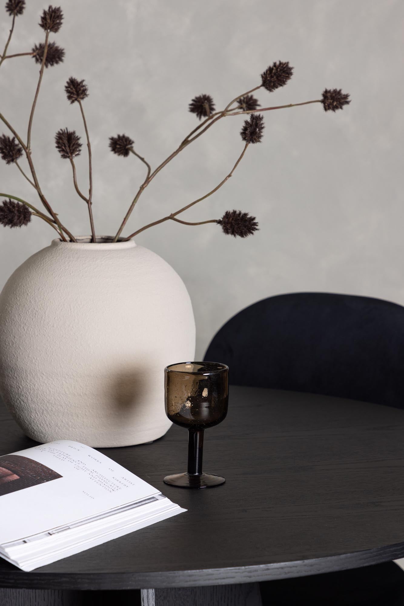 Stilvolles Bootcut Esszimmerset mit Stella-Stühlen, 110 cm Durchmesser. Modernes skandinavisches Design für unvergessliche Essmomente.