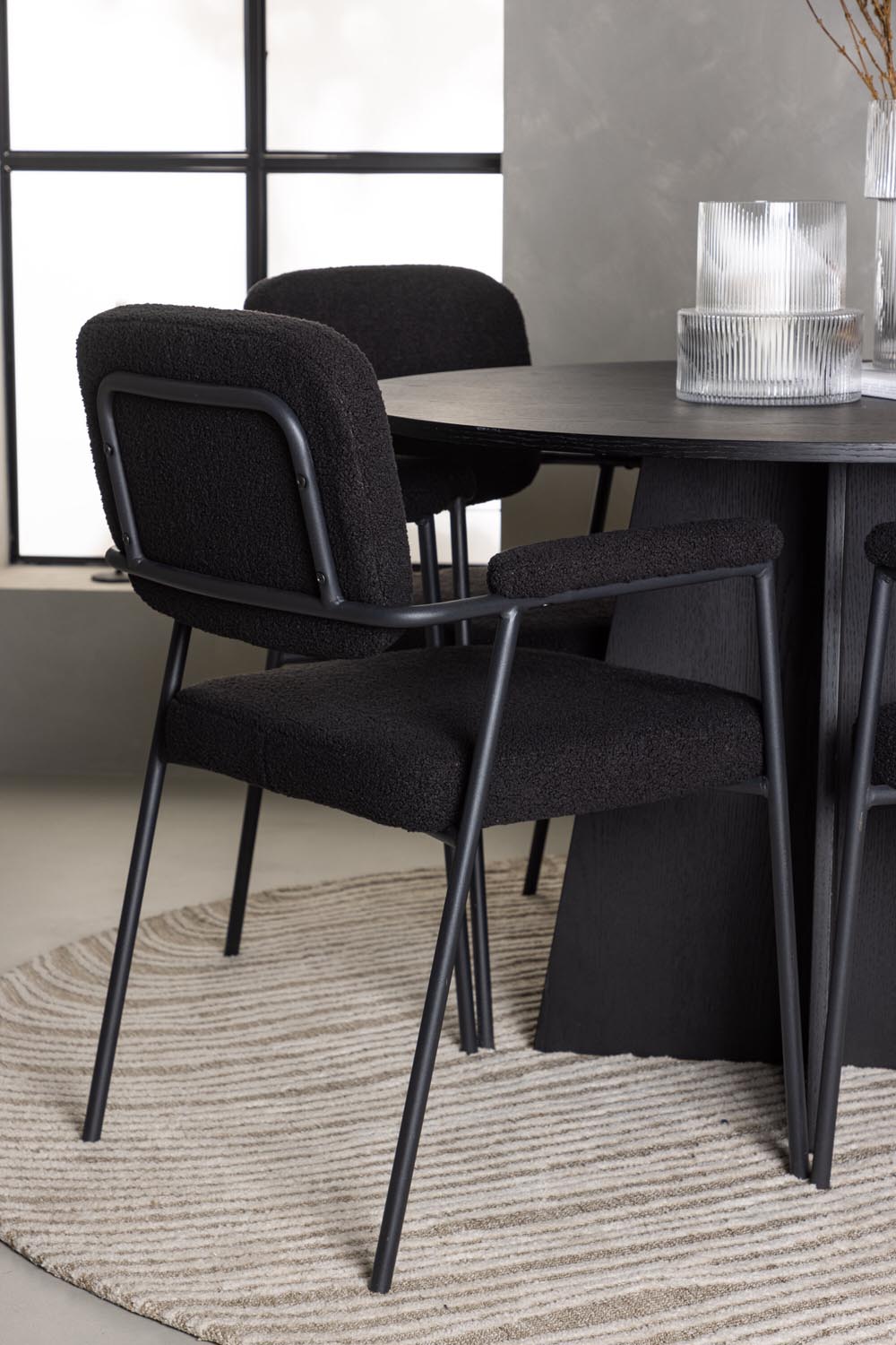 Bootcut Esszimmerset + Yesterday ⌀110cm/4St. in Schwarz präsentiert im Onlineshop von KAQTU Design AG. Esszimmerset ist von Venture Home