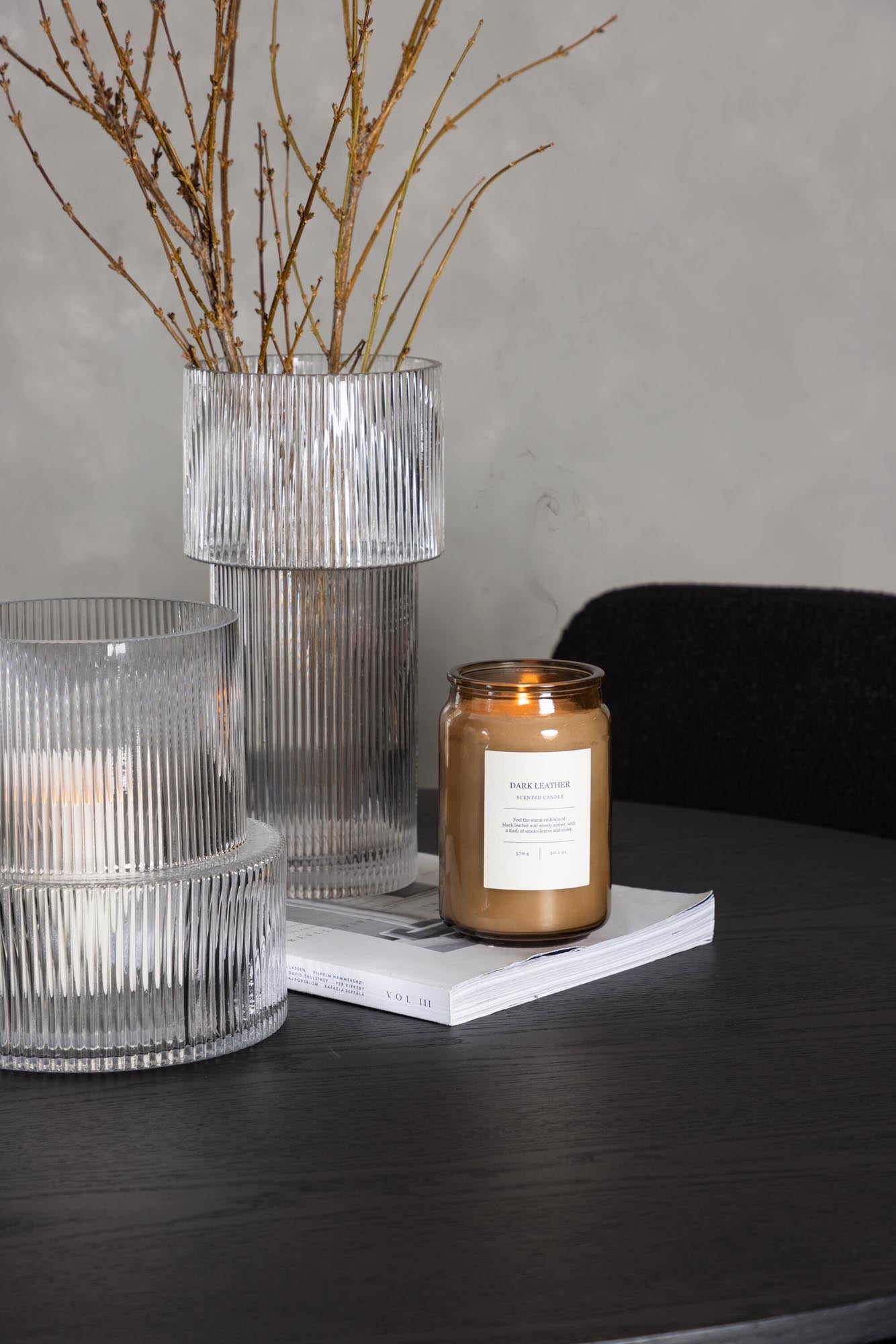 Elegantes Bootcut Esszimmerset von Venture Home: runder Tisch (⌀110cm) und 4 stilvolle Stühle in rauchigem Schwarz. Ideal für modernes Wohnen.