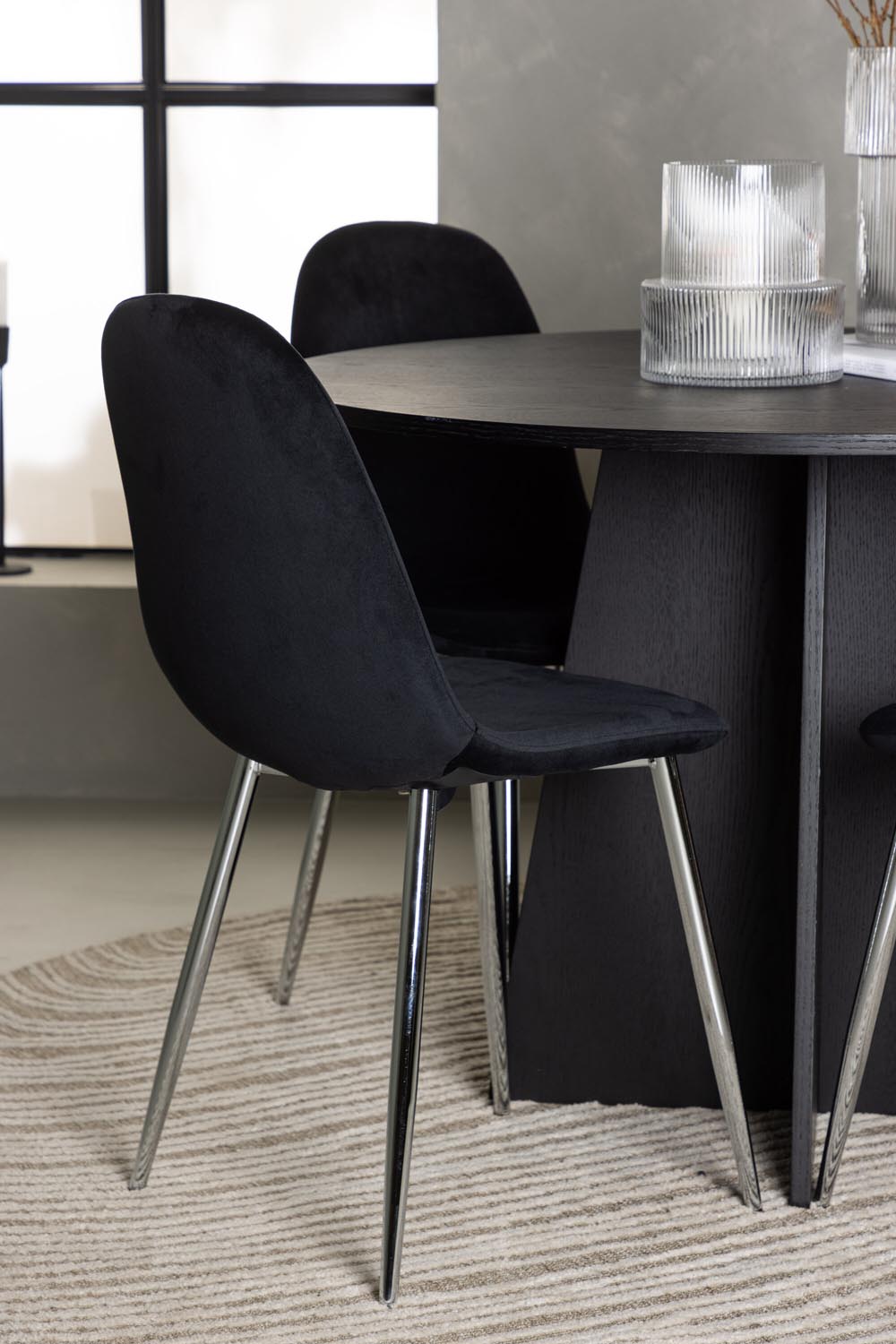 Bootcut Esszimmerset + Polar ⌀110cm/4St. in Schwarzes Silber präsentiert im Onlineshop von KAQTU Design AG. Esszimmerset ist von Venture Home