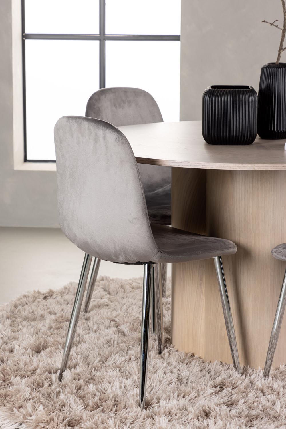 Olivia Esszimmerset + Eva ⌀110cm/4St. in Natur / Hellgrau / Silber präsentiert im Onlineshop von KAQTU Design AG. Esszimmerset ist von Venture Home