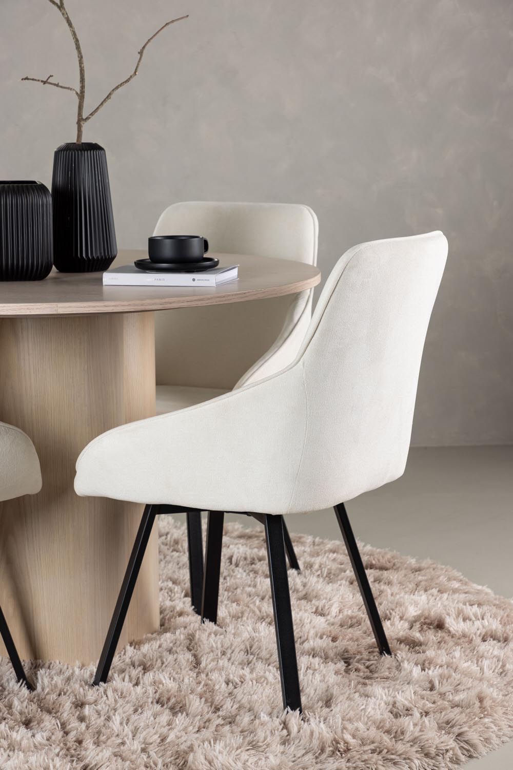 Olivia Esszimmerset + Rosie ⌀110cm/4St. in Natur / Beige / Schwarz präsentiert im Onlineshop von KAQTU Design AG. Esszimmerset ist von Venture Home