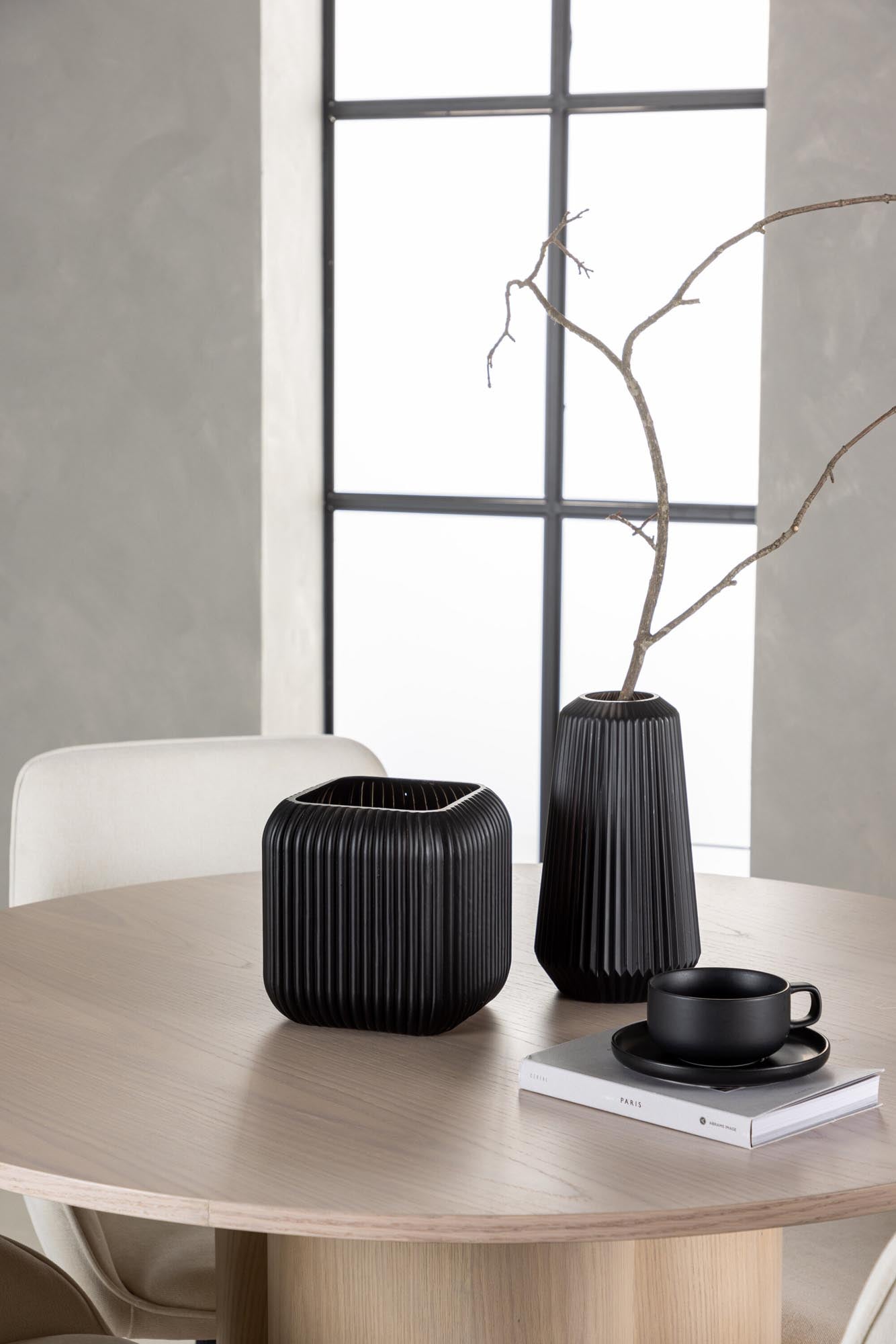 Elegantes Esszimmerset Olivia mit Rosie Tisch (Ø110cm) und 4 Stühlen von Venture Home. Ideal für gesellige Runden und jeden Einrichtungsstil.