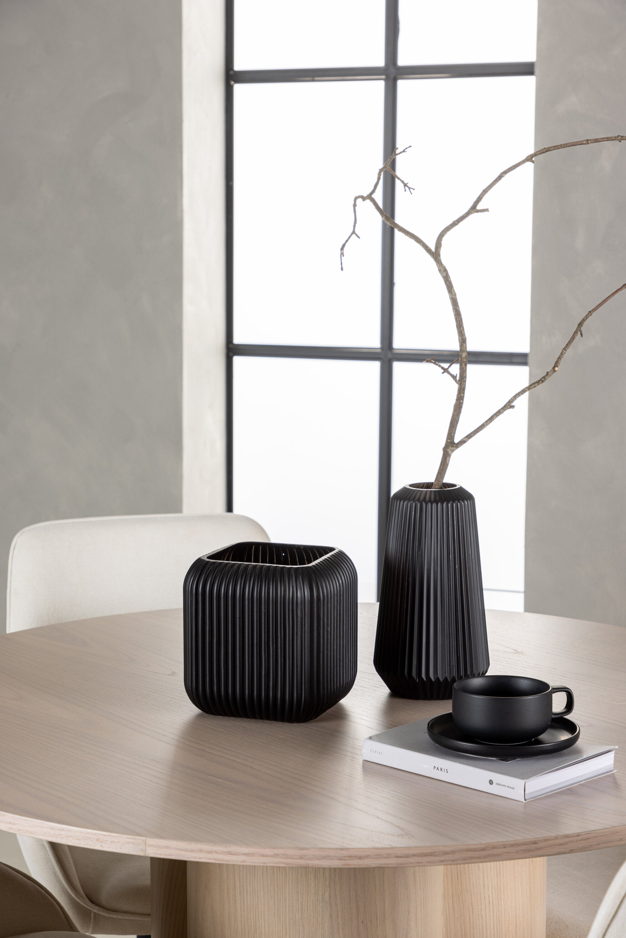 Olivia Esszimmerset + Rosie ⌀110cm/4St. in Natur / Beige / Schwarz präsentiert im Onlineshop von KAQTU Design AG. Esszimmerset ist von Venture Home