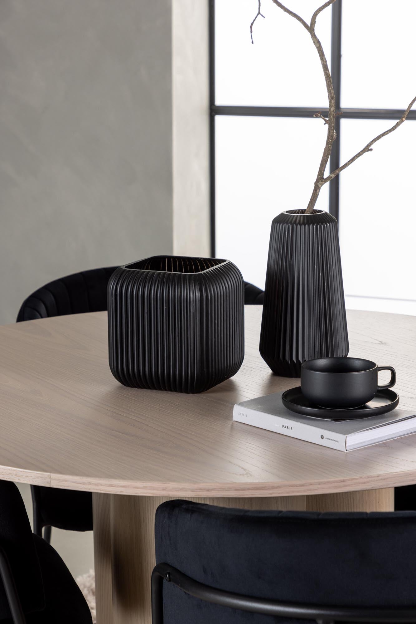 Olivia Esszimmerset + Selma: Skandinavische Eleganz trifft modernes Design. Ideal für gesellige Runden und stilvolle Einrichtung.