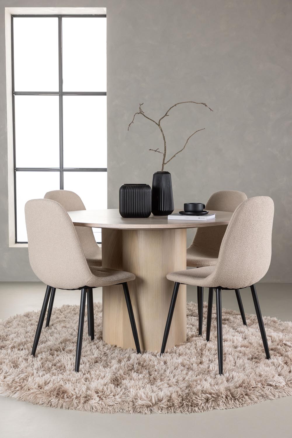 Olivia Esszimmerset + Polar ⌀110cm/4St. in Natur / Beige / Schwarz präsentiert im Onlineshop von KAQTU Design AG. Esszimmerset ist von Venture Home