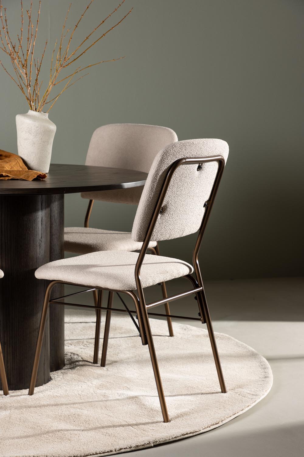 Olivia Esszimmerset + Seda ⌀110cm/4St. in Beige / Braun präsentiert im Onlineshop von KAQTU Design AG. Esszimmerset ist von Venture Home