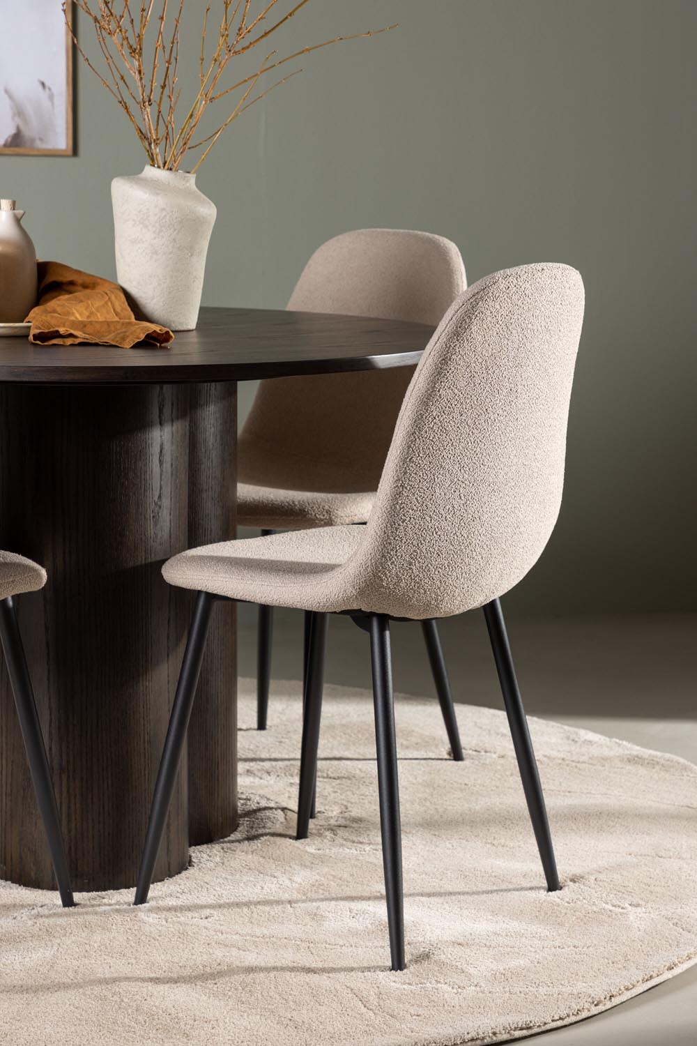 Olivia Esszimmerset + Polar ⌀110cm/4St. in Braun / Beige / Schwarz präsentiert im Onlineshop von KAQTU Design AG. Esszimmerset ist von Venture Home