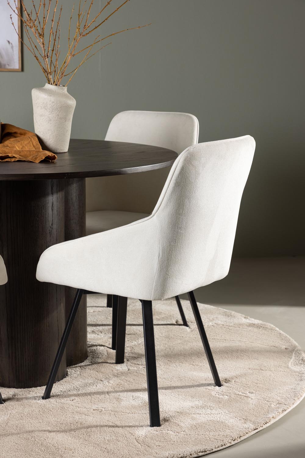 Olivia Esszimmerset + Rosie ⌀110cm/4St. in Braun / Beige / Schwarz präsentiert im Onlineshop von KAQTU Design AG. Esszimmerset ist von Venture Home