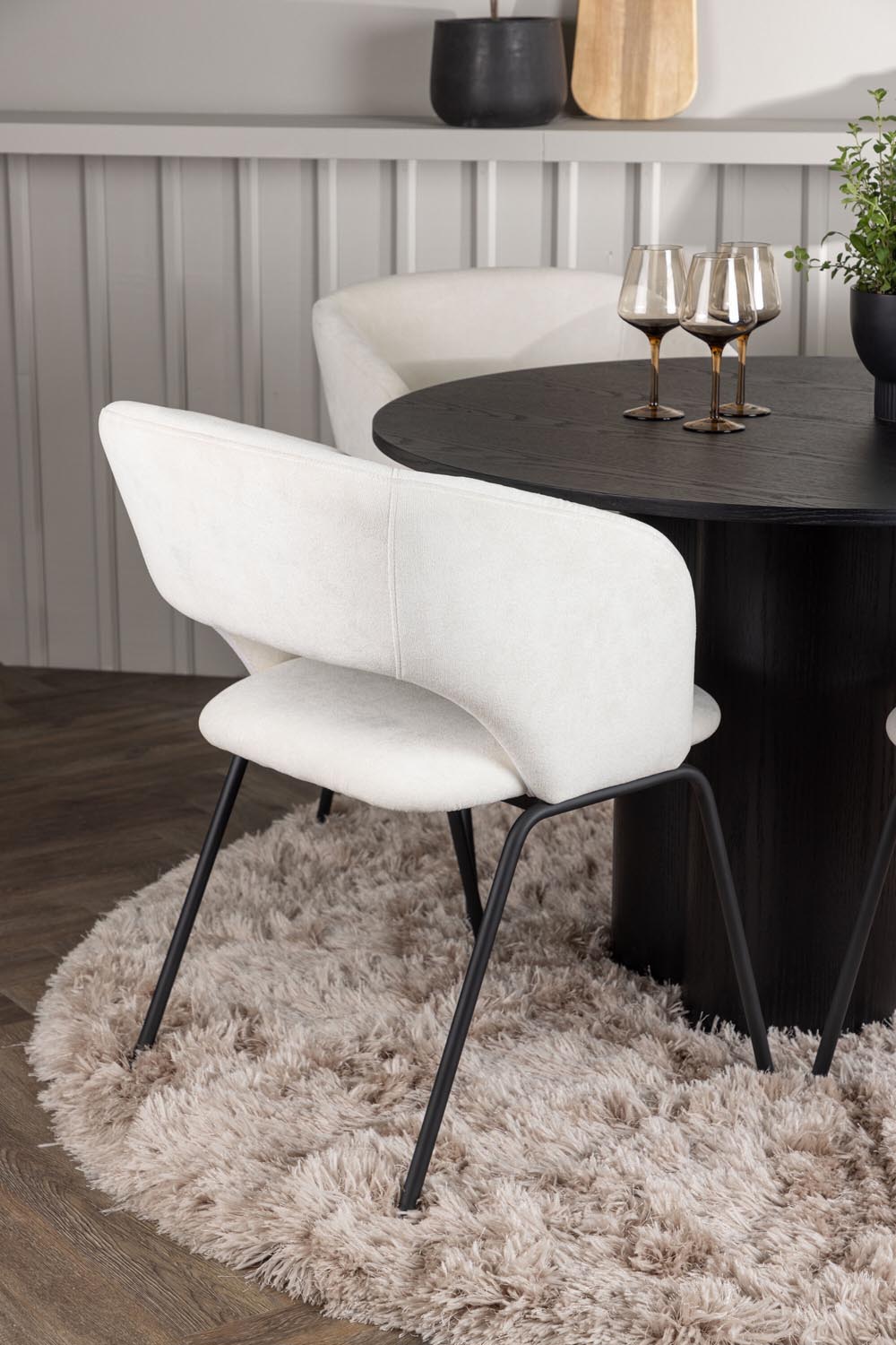 Olivia Esszimmerset + Day ⌀110cm/4St. in Schwarz / Weiss präsentiert im Onlineshop von KAQTU Design AG. Esszimmerset ist von Venture Home