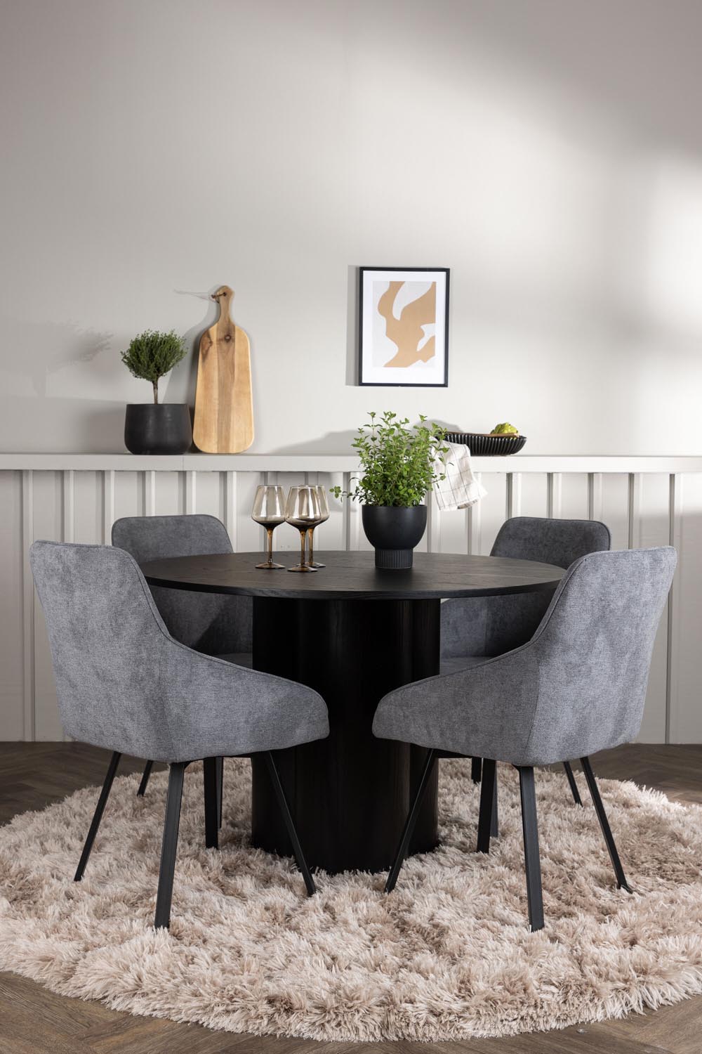 Olivia Esszimmerset + Rosie ⌀110cm/4St. in Schwarz / Grau präsentiert im Onlineshop von KAQTU Design AG. Esszimmerset ist von Venture Home