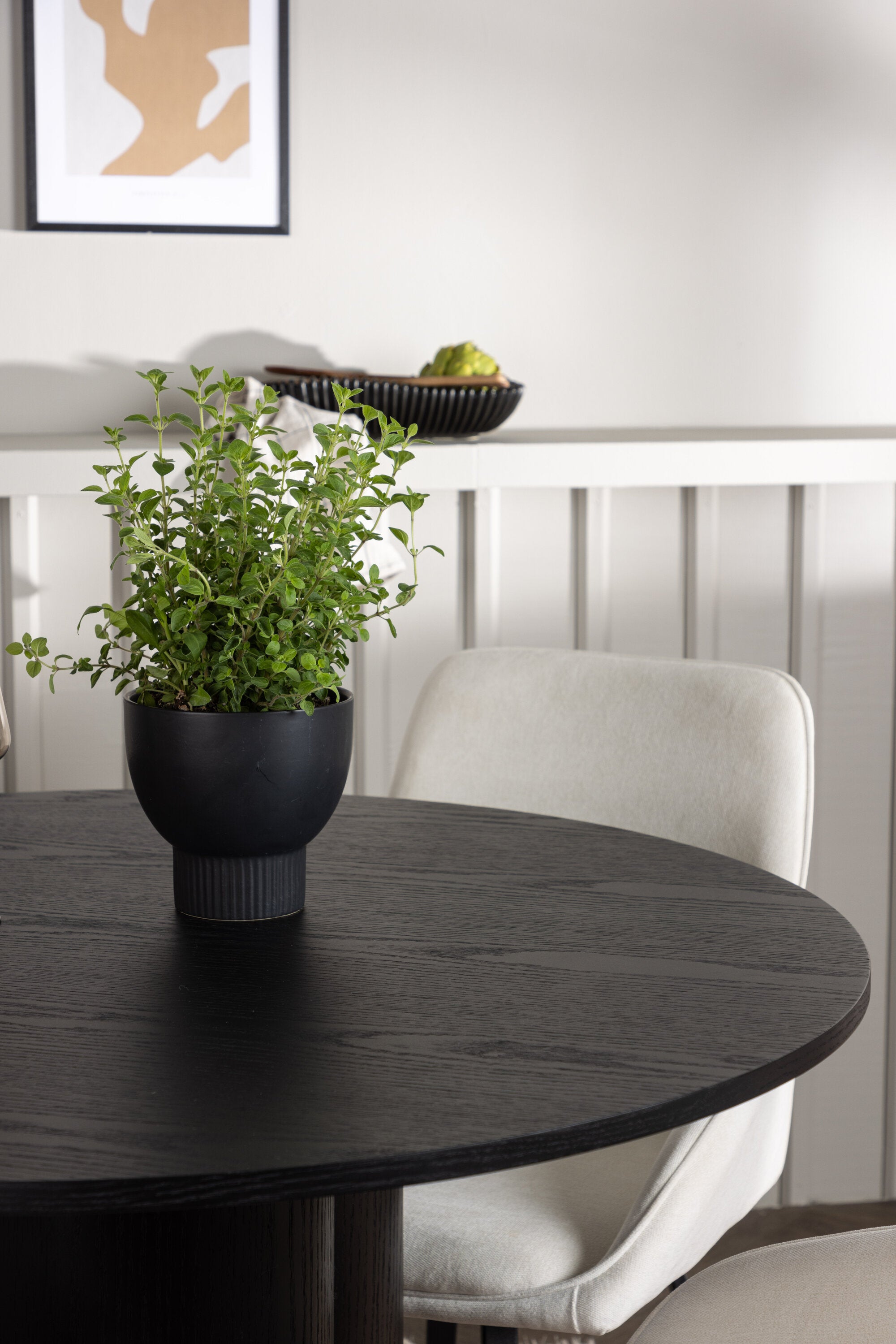 Olivia Esszimmerset + Rosie ⌀110cm/4St. in Beige / Schwarz präsentiert im Onlineshop von KAQTU Design AG. Esszimmerset ist von Venture Home