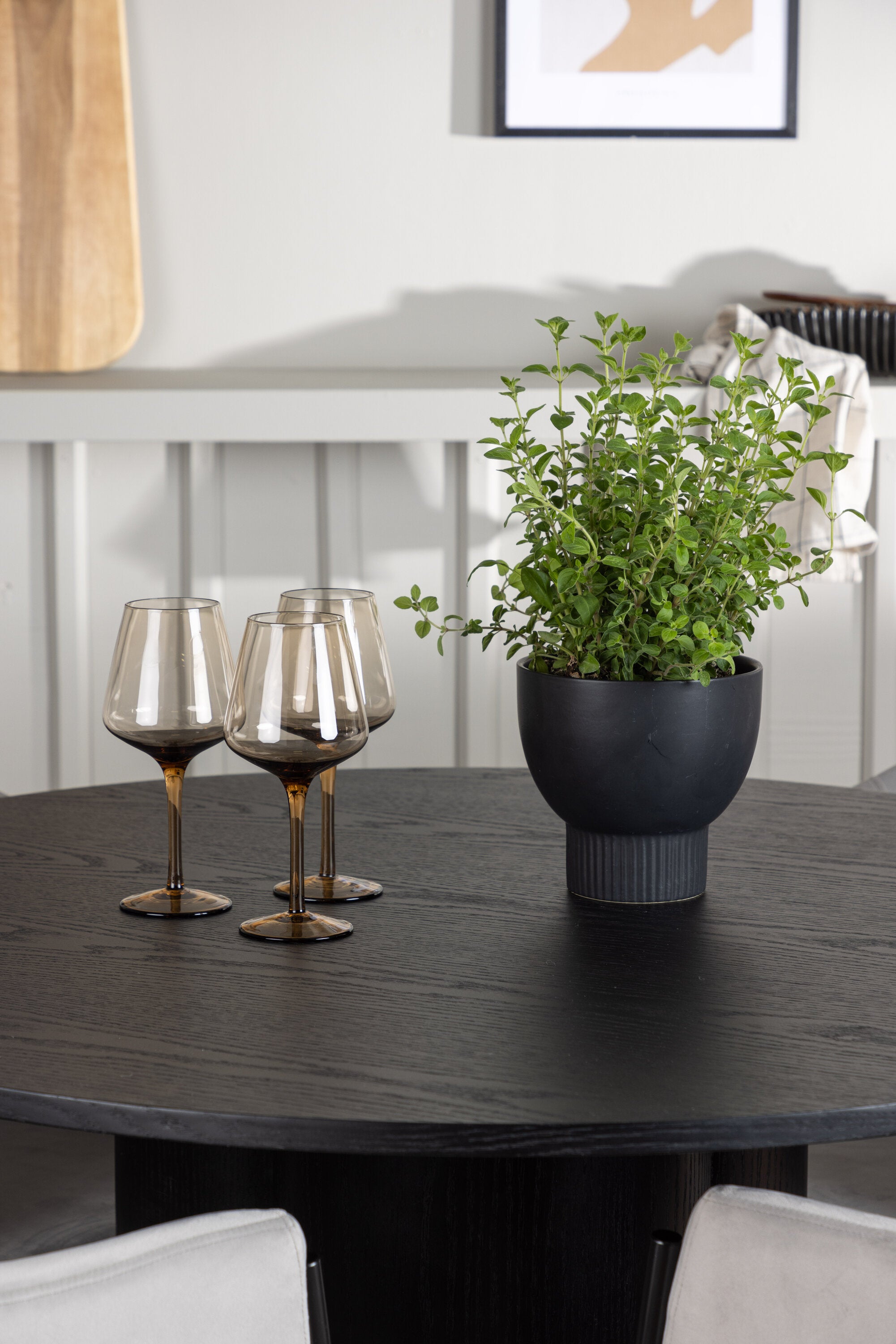 Olivia Esszimmerset ⌀110cm/4St. in Schwarzgrau präsentiert im Onlineshop von KAQTU Design AG. Esszimmerset ist von Venture Home