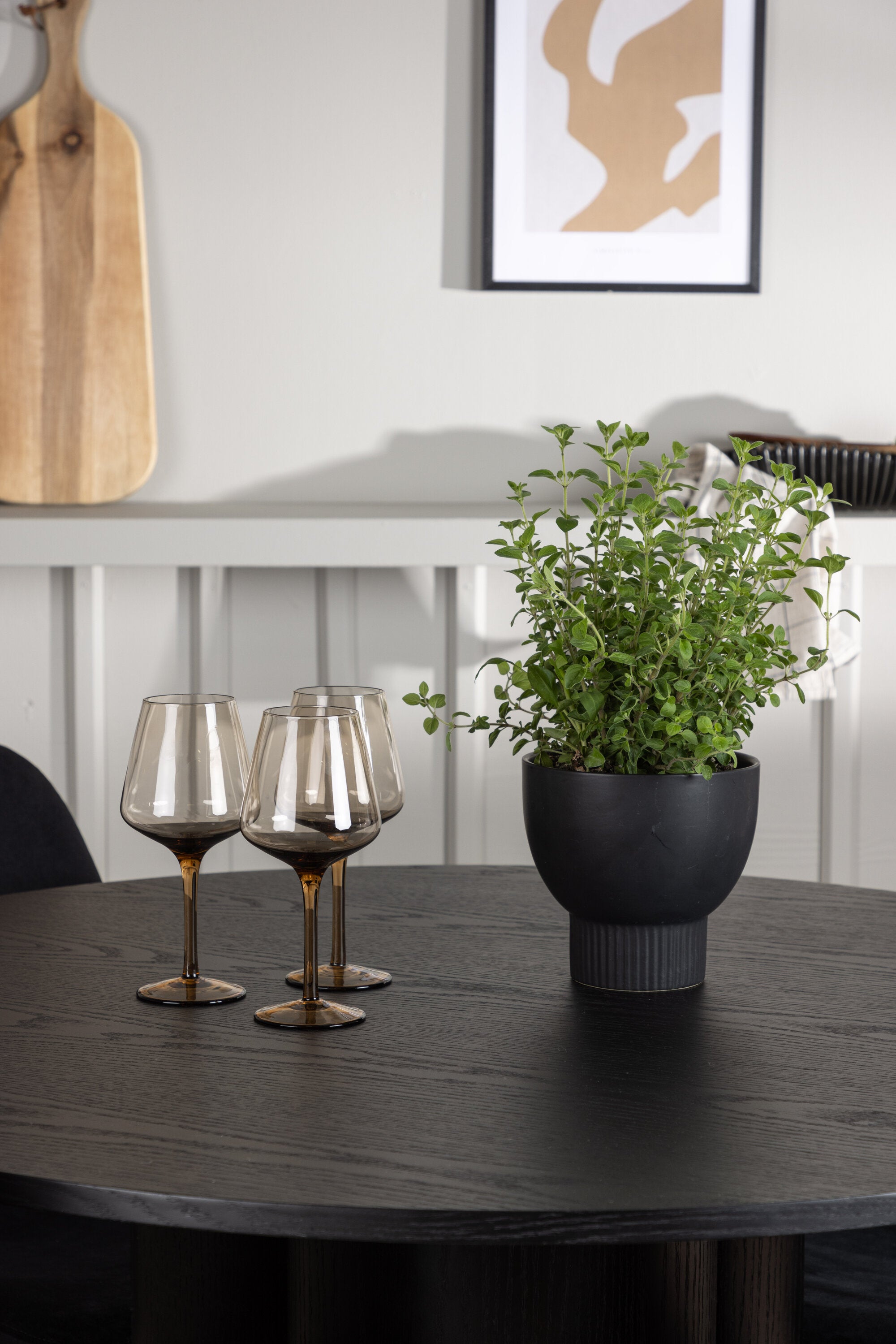 Olivia Esszimmerset + Polar ⌀110cm/4St. in Schwarzes Silber präsentiert im Onlineshop von KAQTU Design AG. Esszimmerset ist von Venture Home