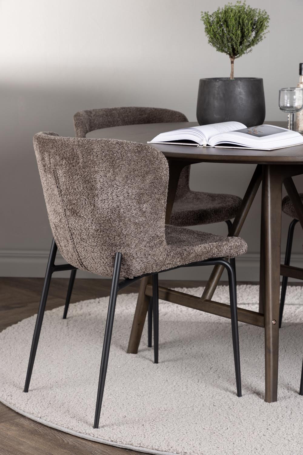 Kaseindon Esszimmerset + Modesto ⌀100cm/4St. in Schwarz, Dunkelgrau präsentiert im Onlineshop von KAQTU Design AG. Esszimmerset ist von Venture Home