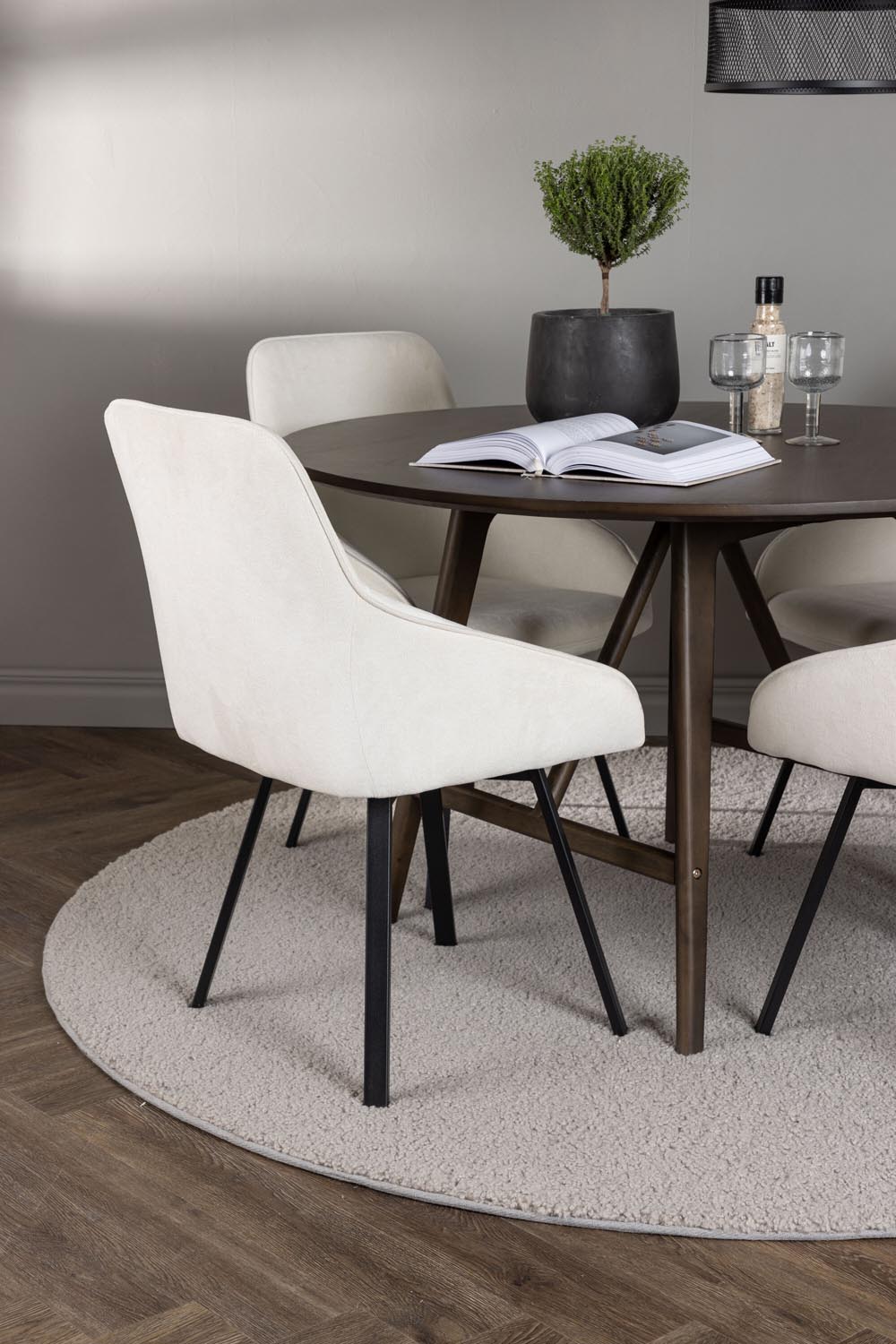 Kaseindon Esszimmerset + Rosie ⌀100cm/4St. in Beige, Schwarz präsentiert im Onlineshop von KAQTU Design AG. Esszimmerset ist von Venture Home