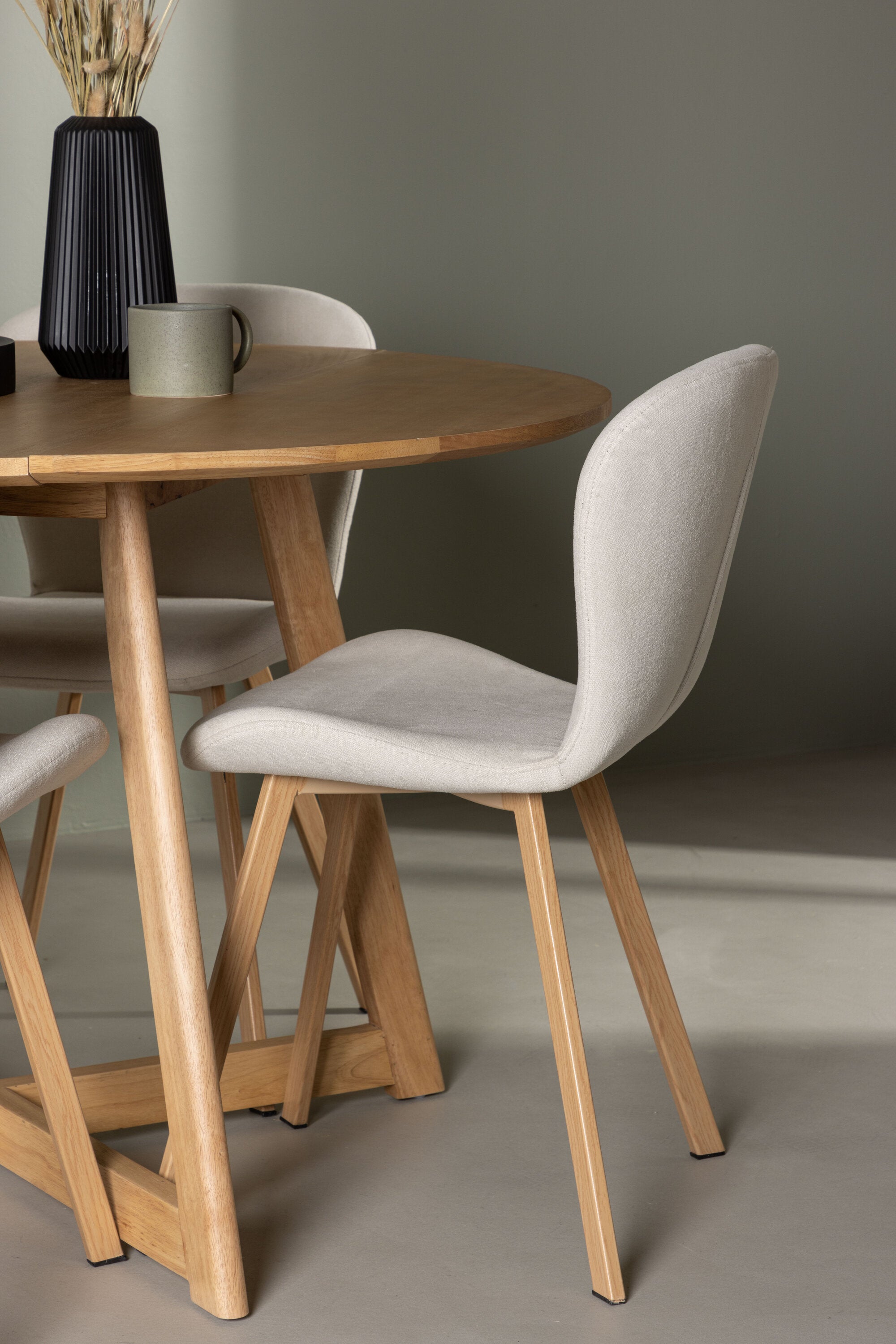 Yadikon Esszimmerset + Lilja ⌀120cm/4St. in Beige, Natur präsentiert im Onlineshop von KAQTU Design AG. Esszimmerset ist von Venture Home
