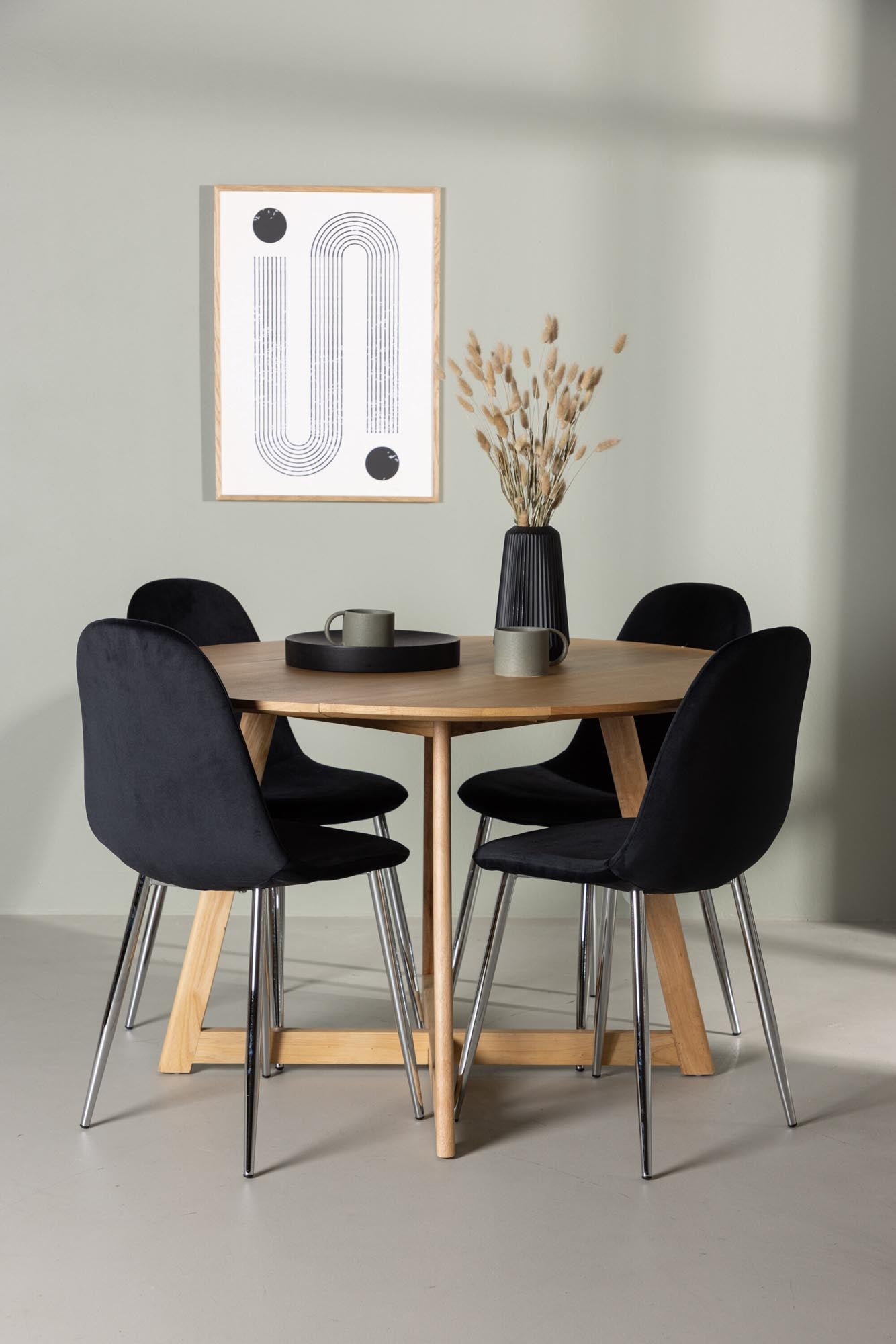 Yadikon Esszimmerset + Polar: Elegantes, flexibles Design für bis zu 4 Personen. Hochwertige Materialien und luxuriöser Komfort für unvergessliche Essmomente.