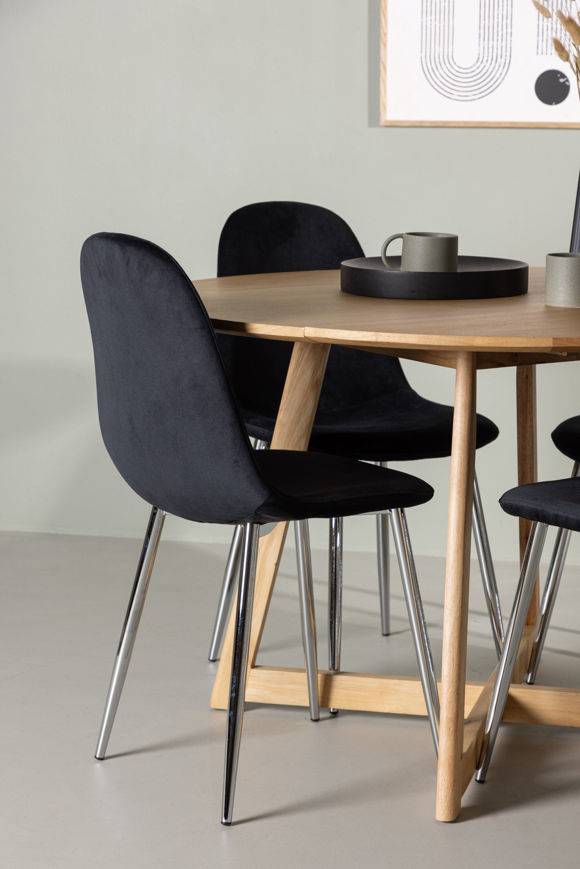 Yadikon Esszimmerset + Polar ⌀120cm/4St. in Schwarzes Silber präsentiert im Onlineshop von KAQTU Design AG. Esszimmerset ist von Venture Home