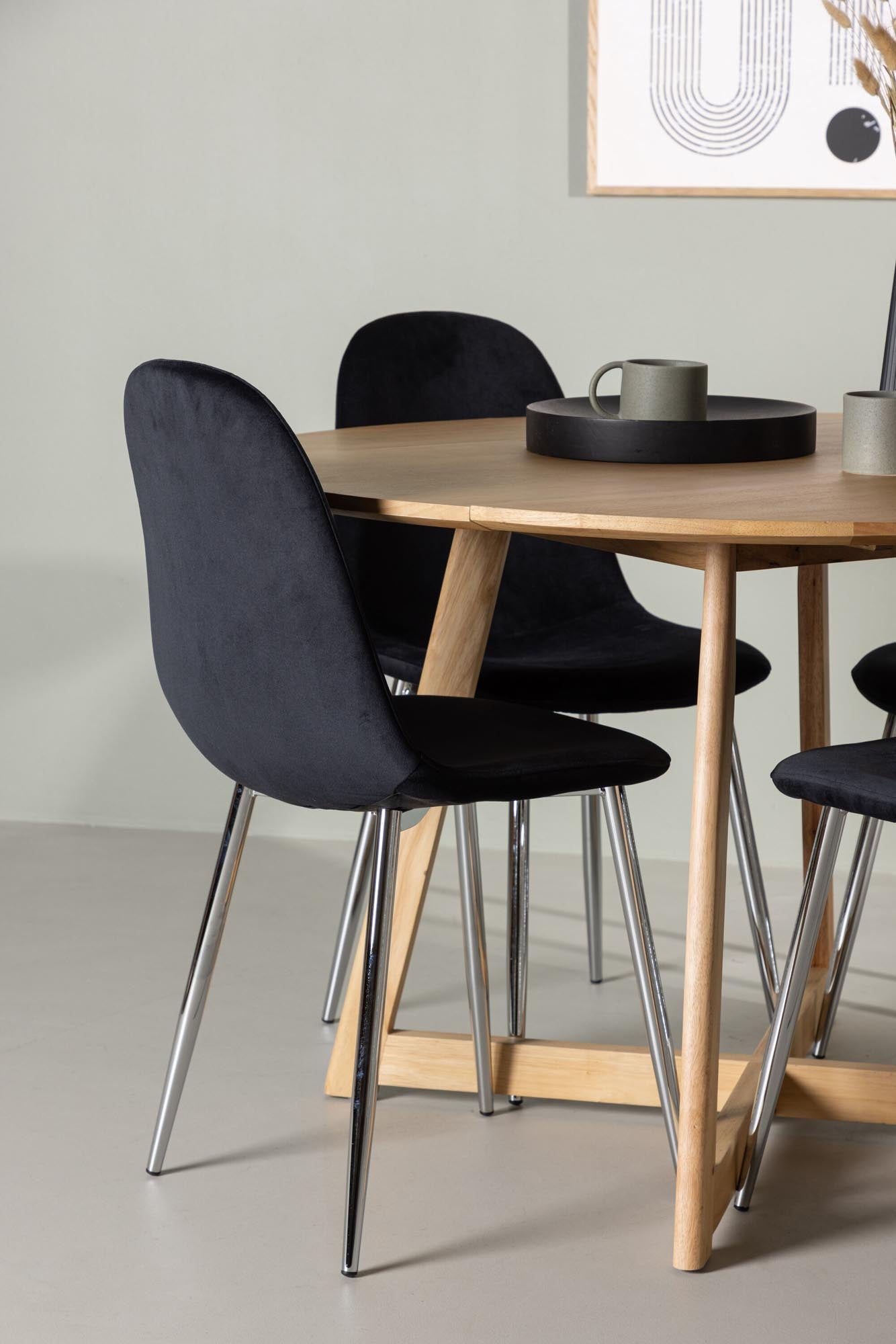 Stilvolles Yadikon Set: Perfekte Wahl für Ihr modernes Esszimmer.