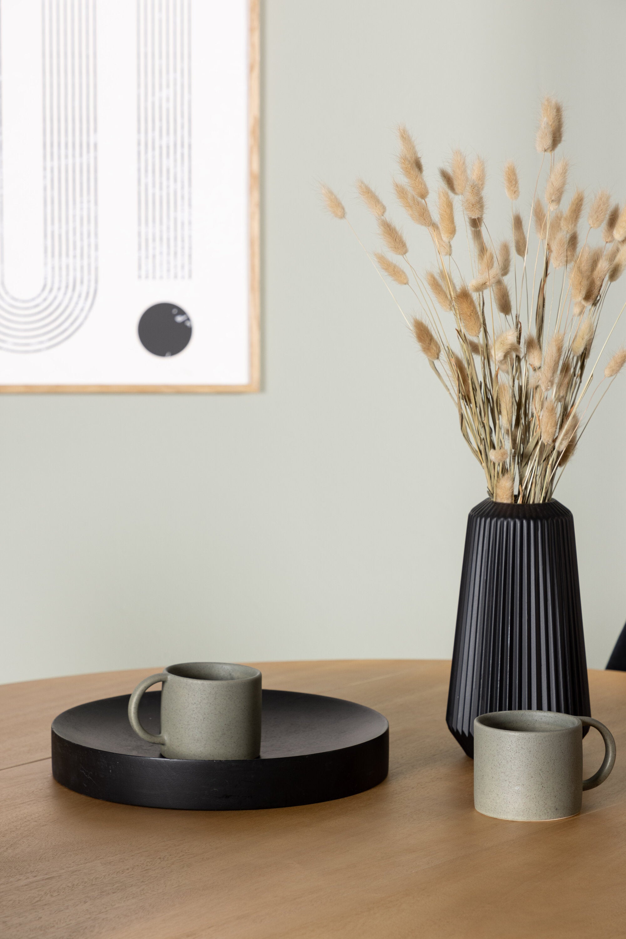 Yadikon Esszimmerset + Polar ⌀120cm/4St. in Schwarz präsentiert im Onlineshop von KAQTU Design AG. Esszimmerset ist von Venture Home