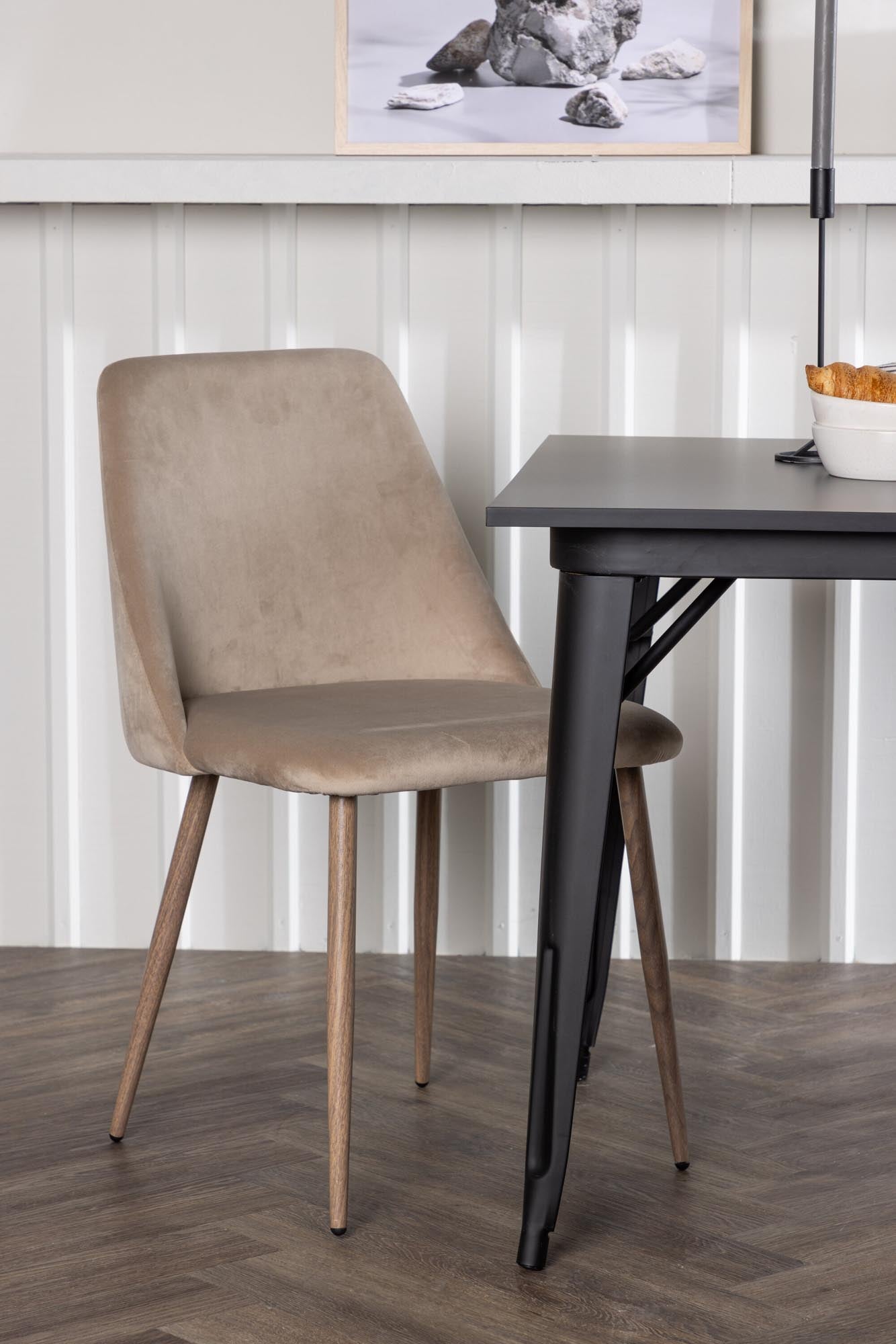 Stylisches Esszimmerset von Venture Home mit 80x80 cm Tisch und bequemen Samtstühlen. Perfekt für kleine Essbereiche und modernes Wohnen.