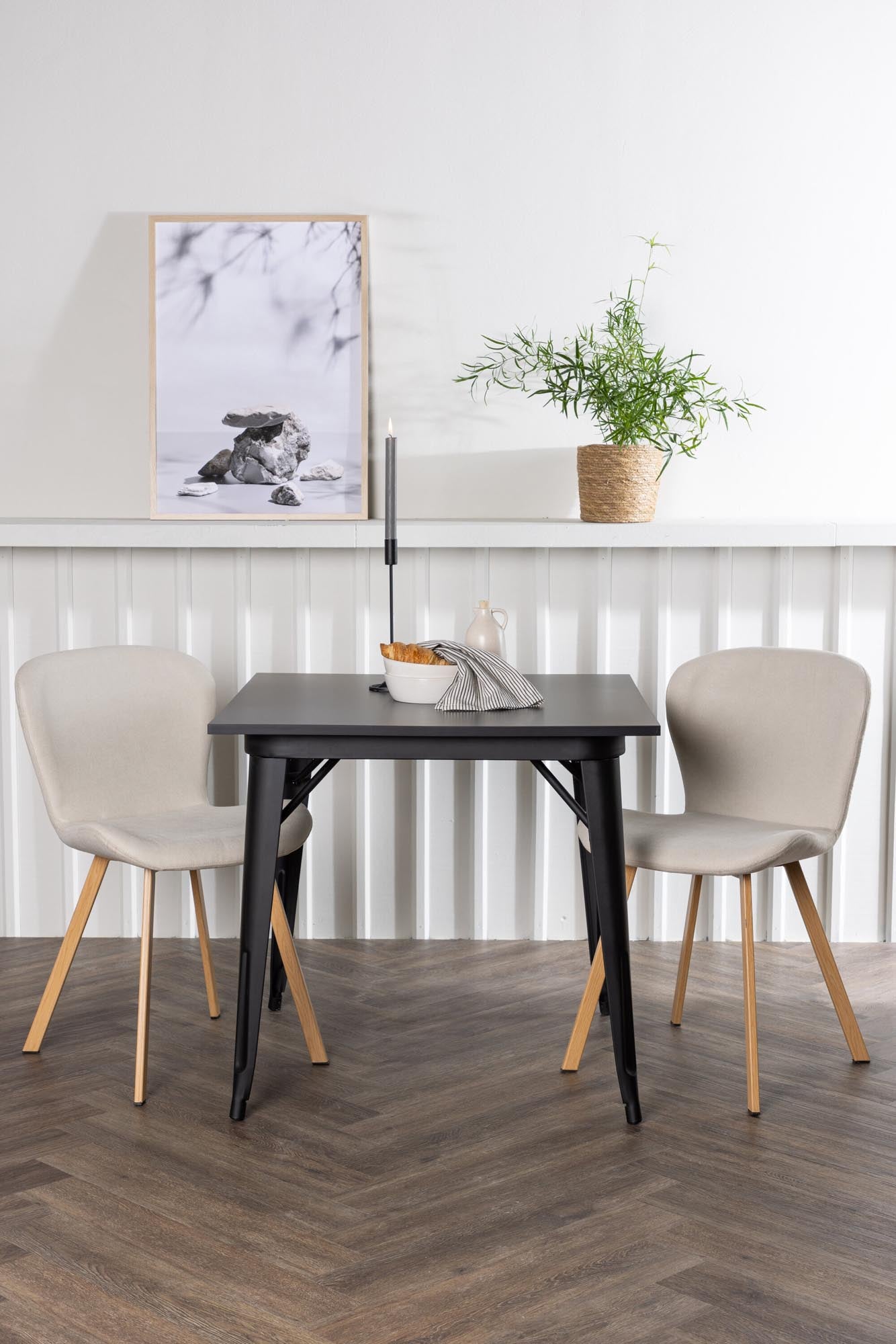 Elegantes Esszimmerset Tempe mit Lilja Stühlen von Venture Home.