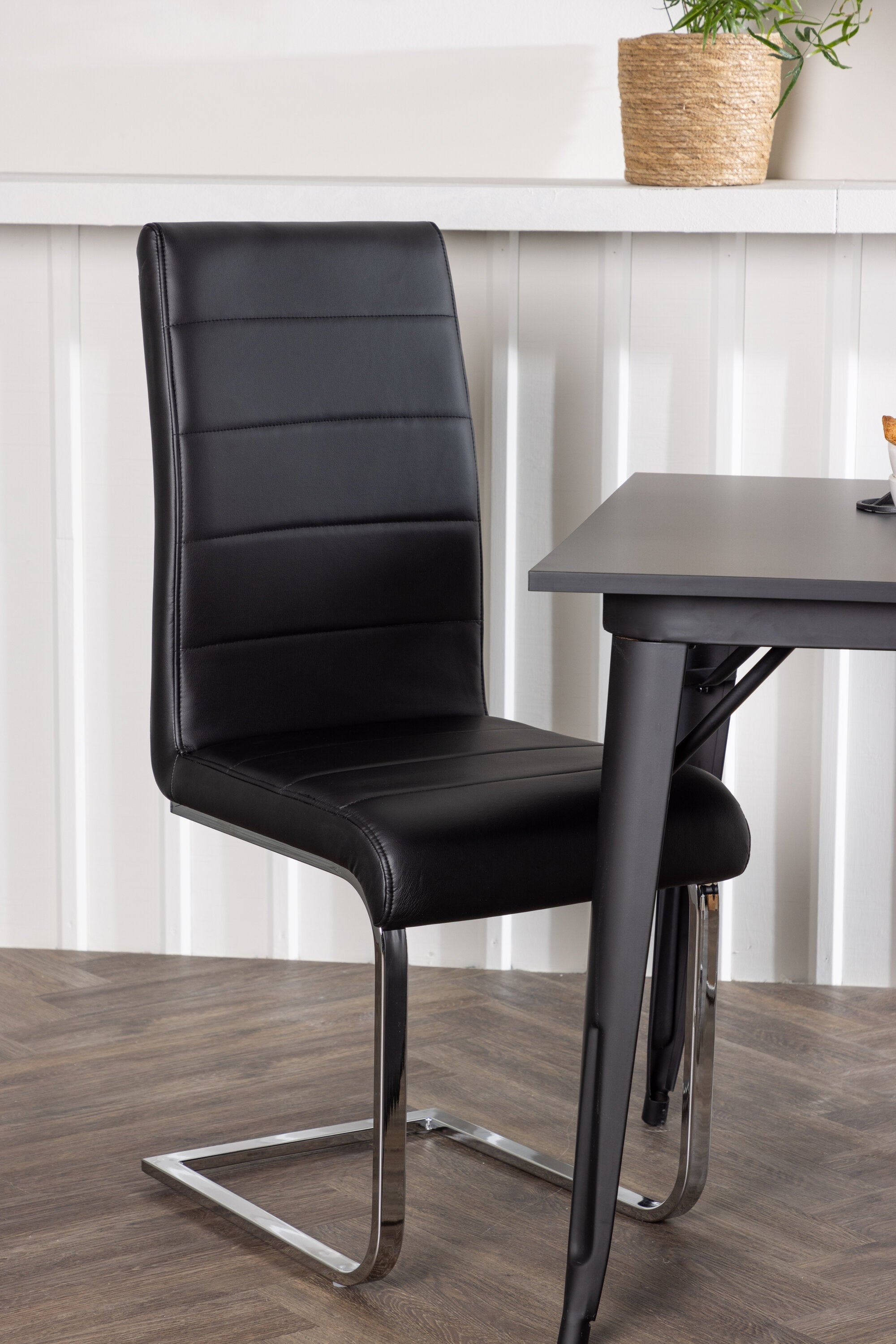 Tempe Esszimmerset + Tempo 80cm/2St. in Schwarzgrau präsentiert im Onlineshop von KAQTU Design AG. Esszimmerset ist von Venture Home