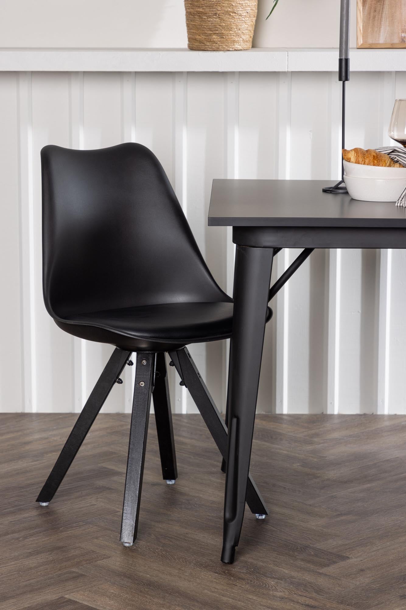 Elegantes Tempe Esszimmerset mit Zeno Stühlen für modernes Ambiente.