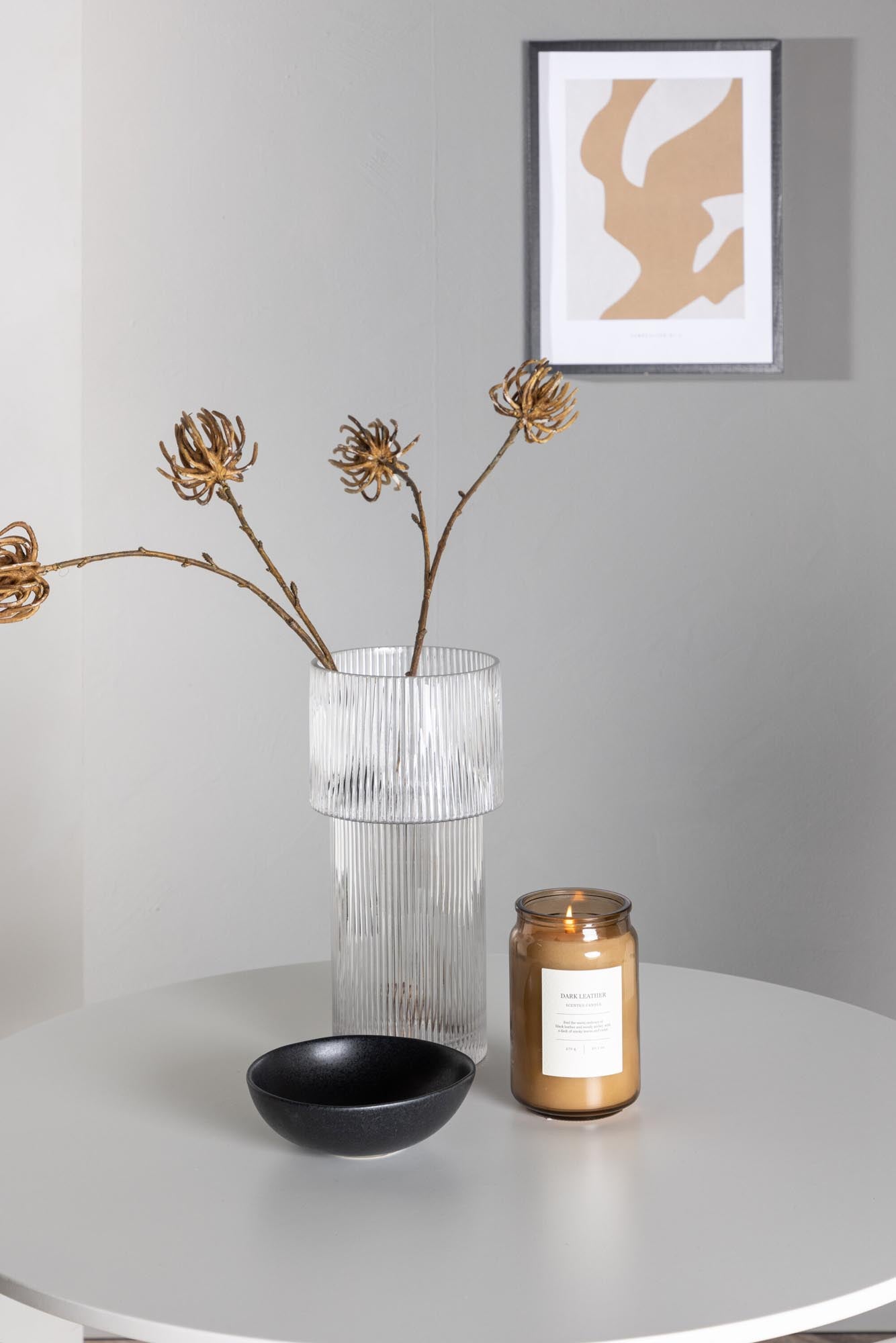 Stilvolles Hamden Esszimmerset mit Pastill-Stühlen, ideal für kleine Küchen. Moderner runder Tisch und bequeme Stühle für gemütliche Mahlzeiten.