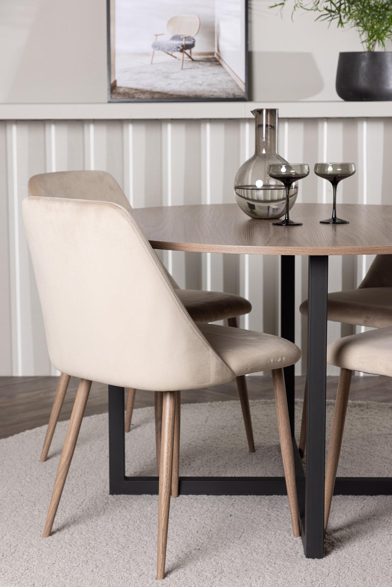 Stilvolles Durango Esszimmerset von Venture Home: Runder Tisch und luxuriöse Stühle für gesellige Momente und einladende Atmosphäre.