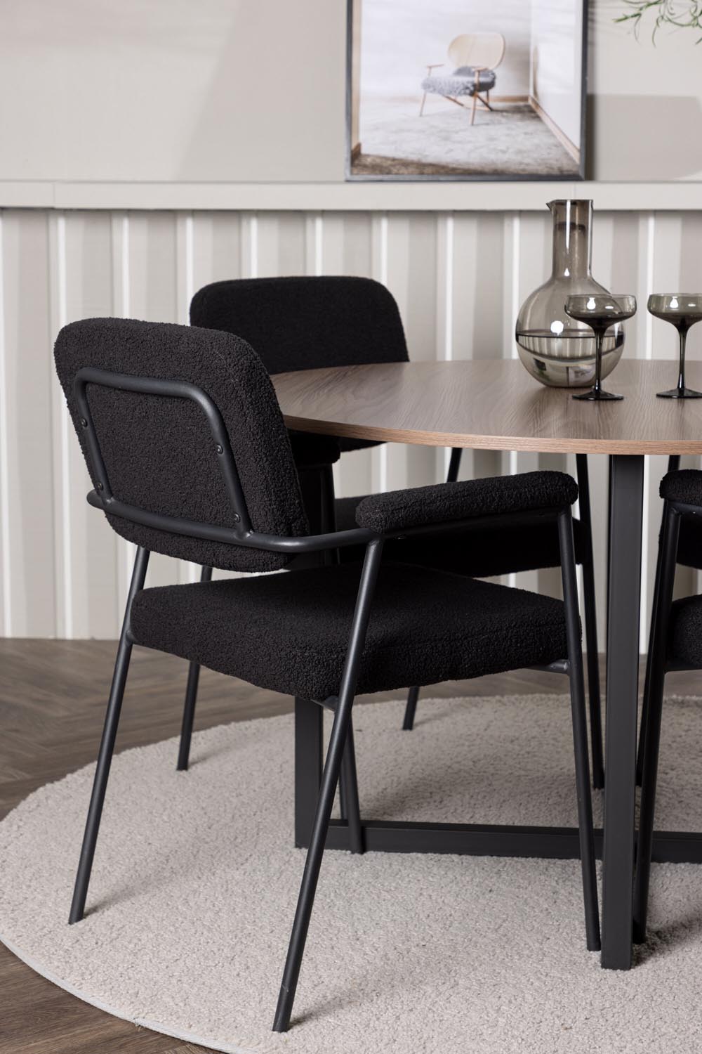 Durango Esszimmerset + Yesterday ⌀120cm/4St. in Schwarz präsentiert im Onlineshop von KAQTU Design AG. Esszimmerset ist von Venture Home
