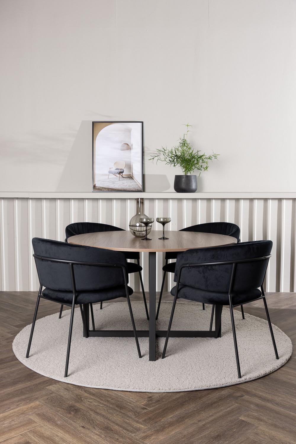 Durango Esszimmerset + Selma ⌀120cm/4St. in Schwarz präsentiert im Onlineshop von KAQTU Design AG. Esszimmerset ist von Venture Home