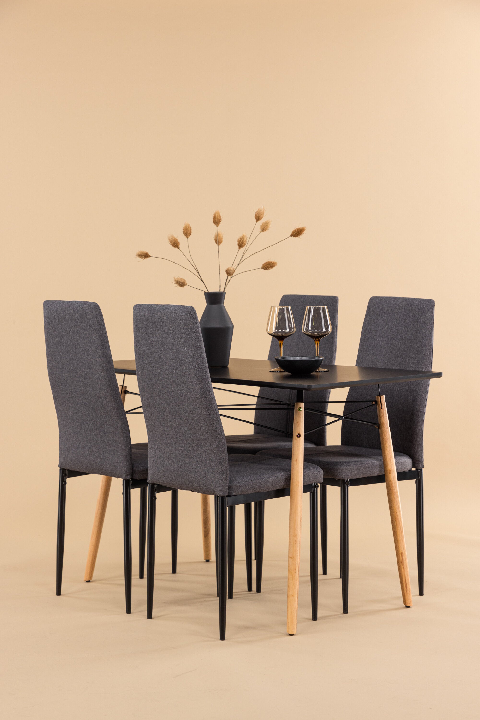 Danburi Esszimmerset + Petra ⌀80cm/4St. in Dunkelgrau präsentiert im Onlineshop von KAQTU Design AG. Esszimmerset ist von Venture Home