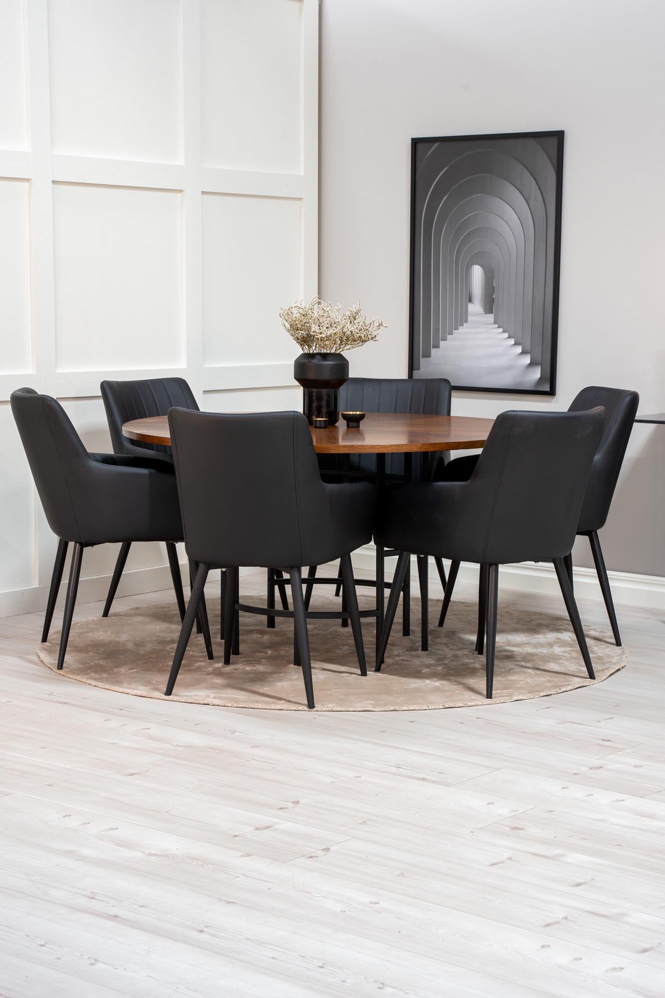 Modernes Esszimmer Set Copenhagen mit bequemen Stühlen von Venture Home.