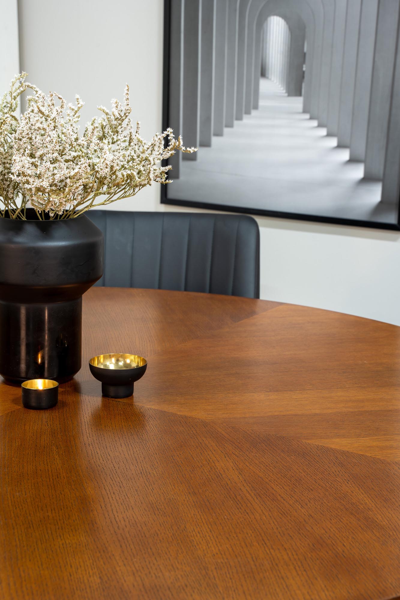 Modernes Esszimmer Set Copenhagen mit bequemen Stühlen von Venture Home.