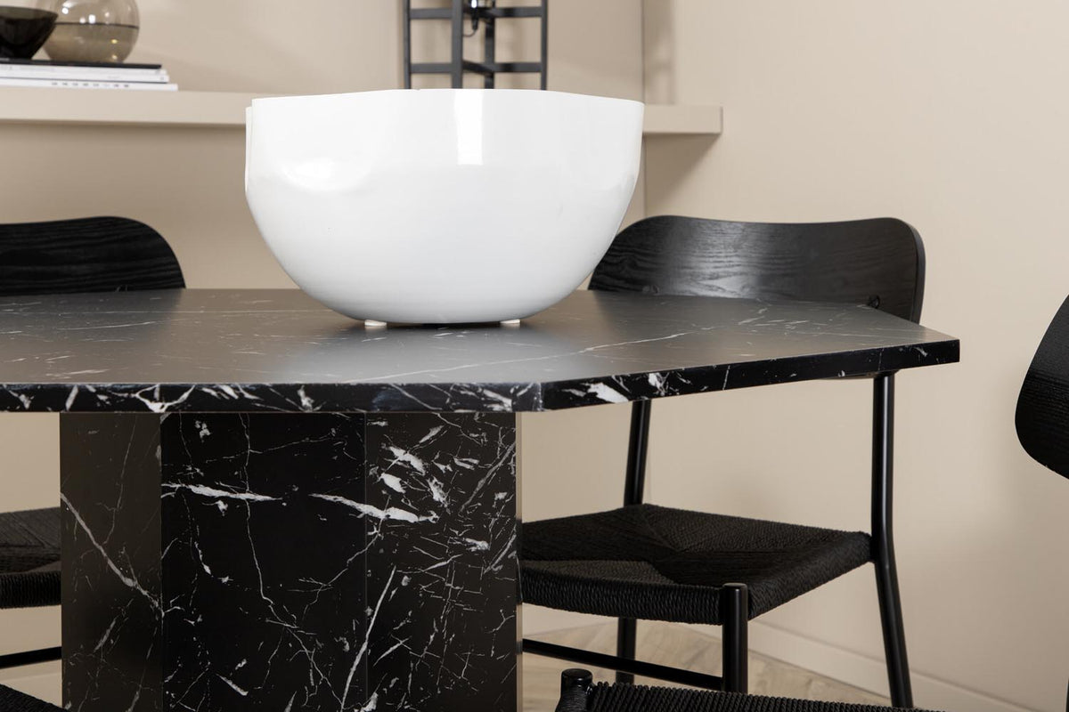 Esszimmerset Marbs mit Stuhl Polly: achteckiger Tisch mit schwarzer Marmorglasplatte und 4 Stühlen mit schwarzem Metallgestell und Seilsitzfläche.
