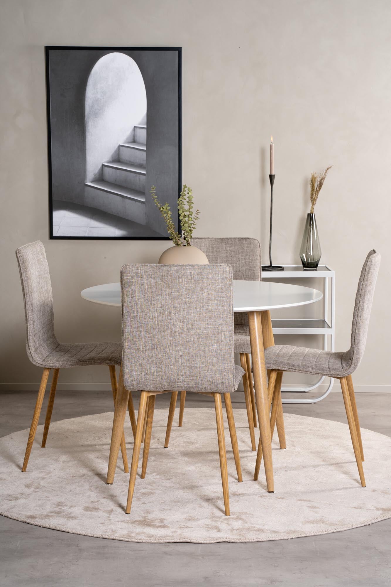 Elegantes Esszimmer Set Plaza mit Windu Stühlen von Venture Home.