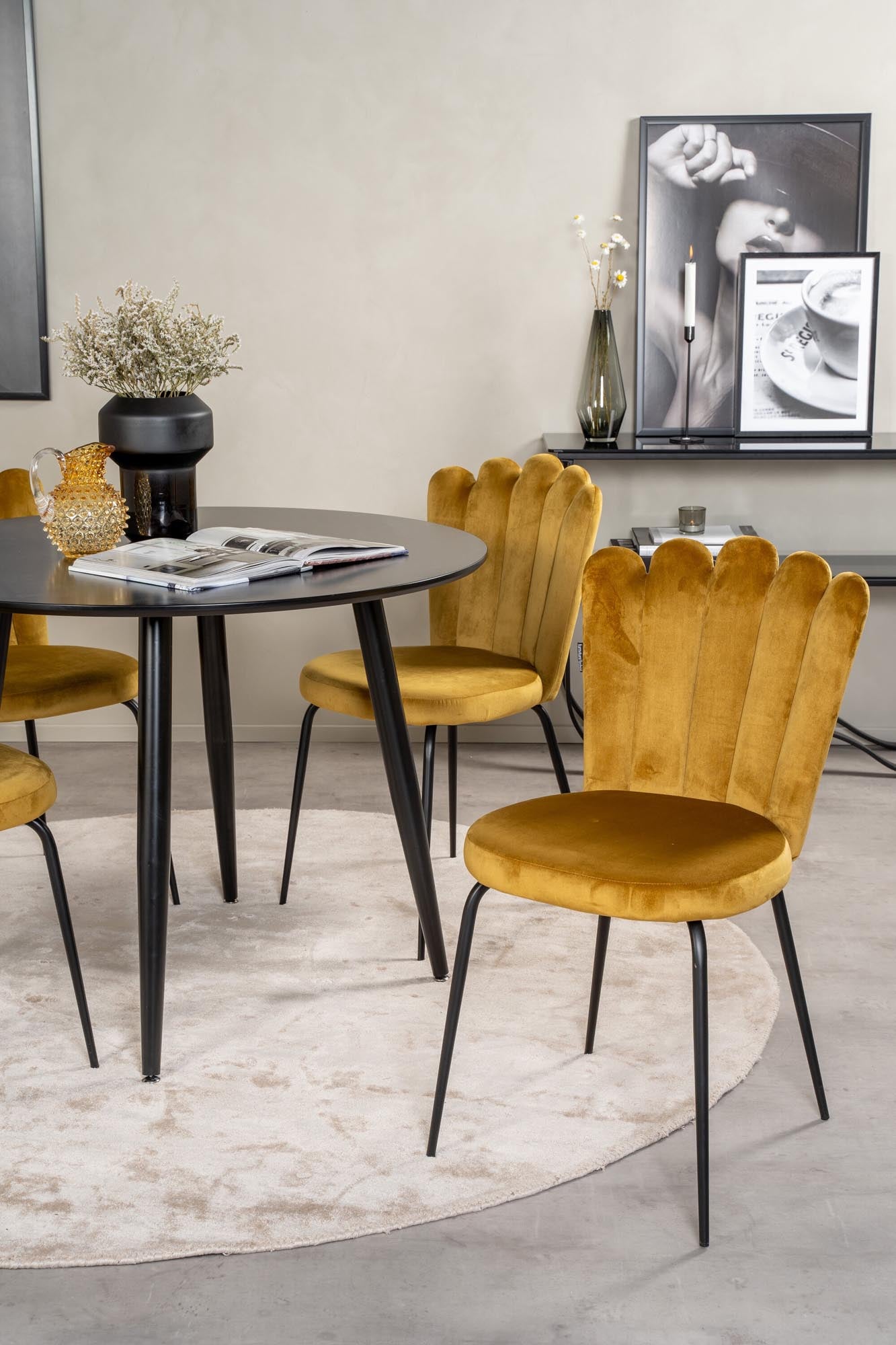 Esszimmer Set Plaza mit Stuhl Limhamn in Schwarz/Schwarz/Gelb präsentiert im Onlineshop von KAQTU Design AG. Esszimmerset ist von Venture Home