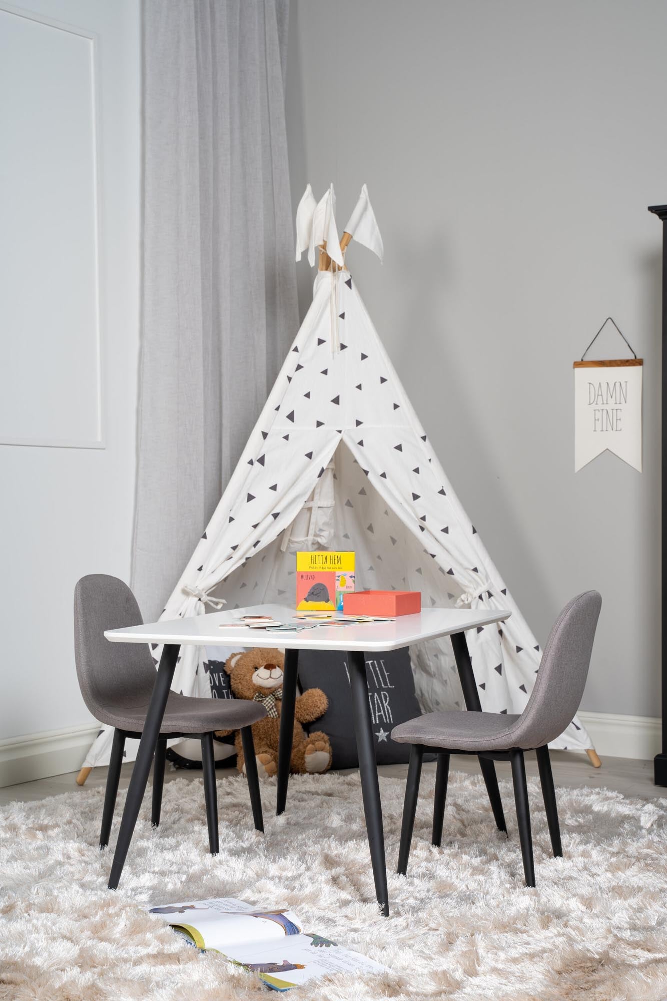 Esszimmer Set Polar mit Stuhl Polar in Weiss/Schwarz/Grau präsentiert im Onlineshop von KAQTU Design AG. Esszimmerset ist von Venture Home