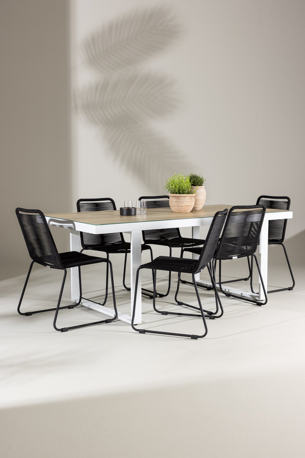 Merlo Gartentisch Set + Lindos in Weiss / Schwarz präsentiert im Onlineshop von KAQTU Design AG. Gartentischset ist von Venture Home