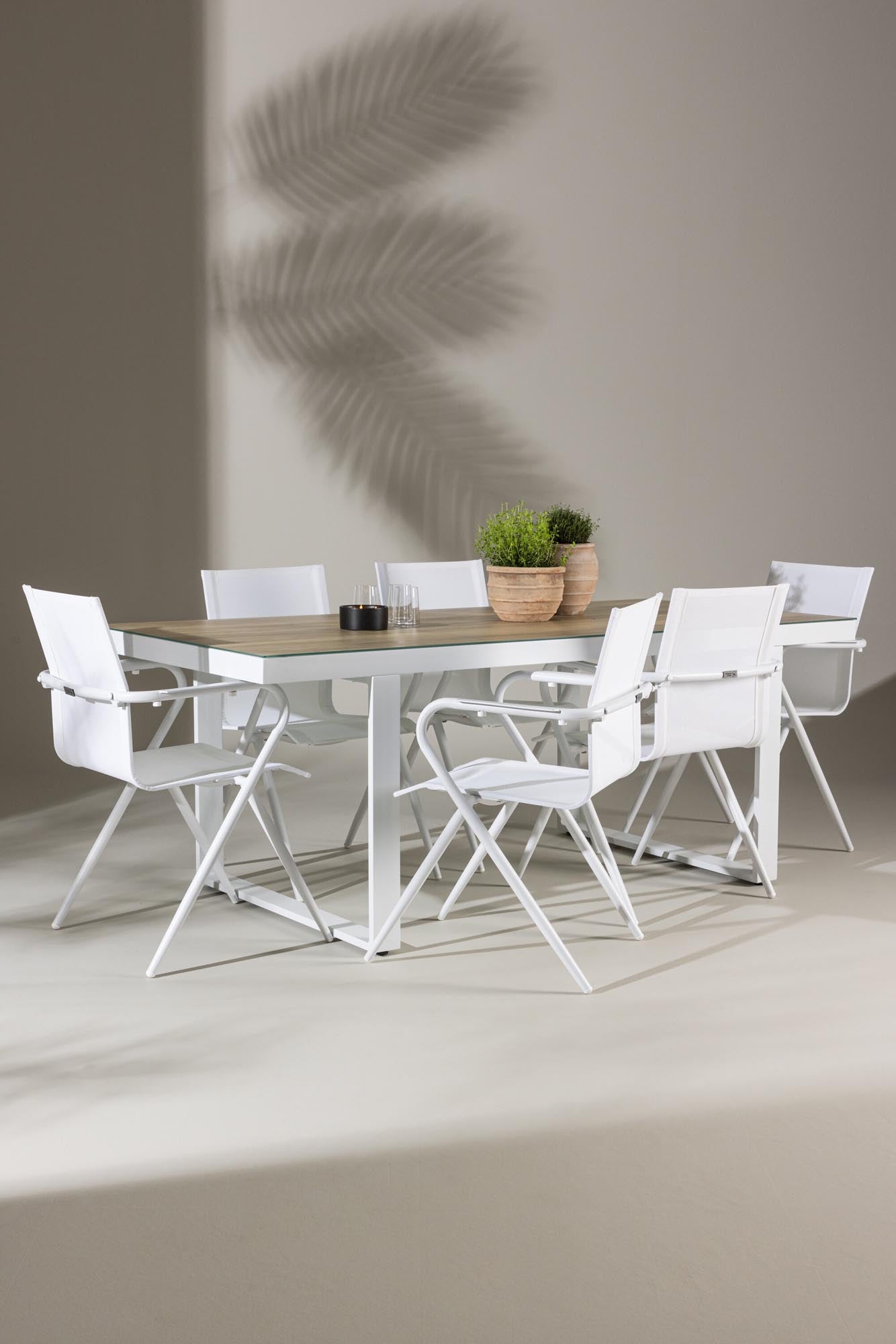 Elegantes Merlo Gartentisch-Set mit Alina-Stühlen von Venture Home, ideal für stilvolle Gartenmomente.