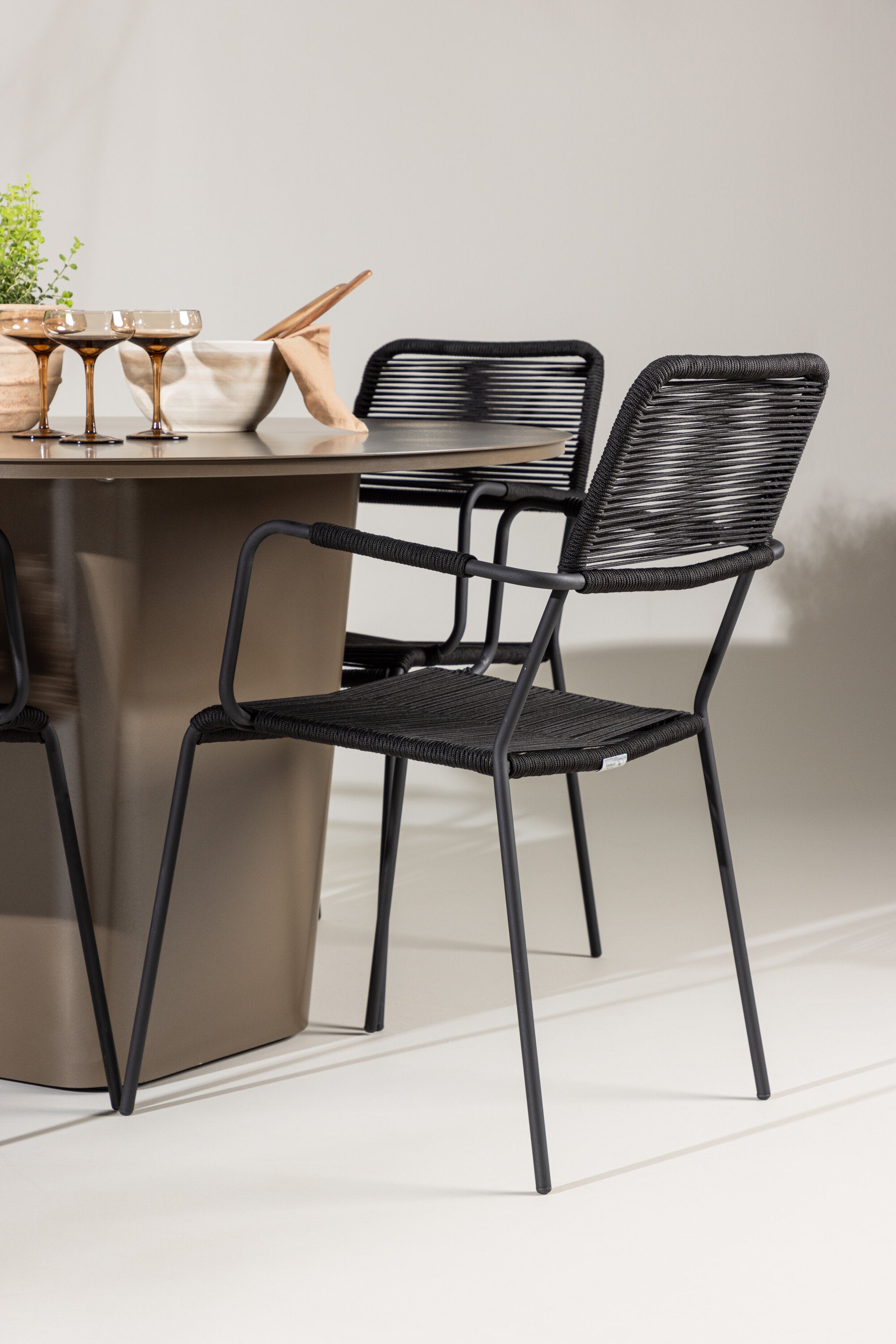 Santa Fe Gartentisch Set Lindos in Braun schwarz präsentiert im Onlineshop von KAQTU Design AG. Gartentischset ist von Venture Home