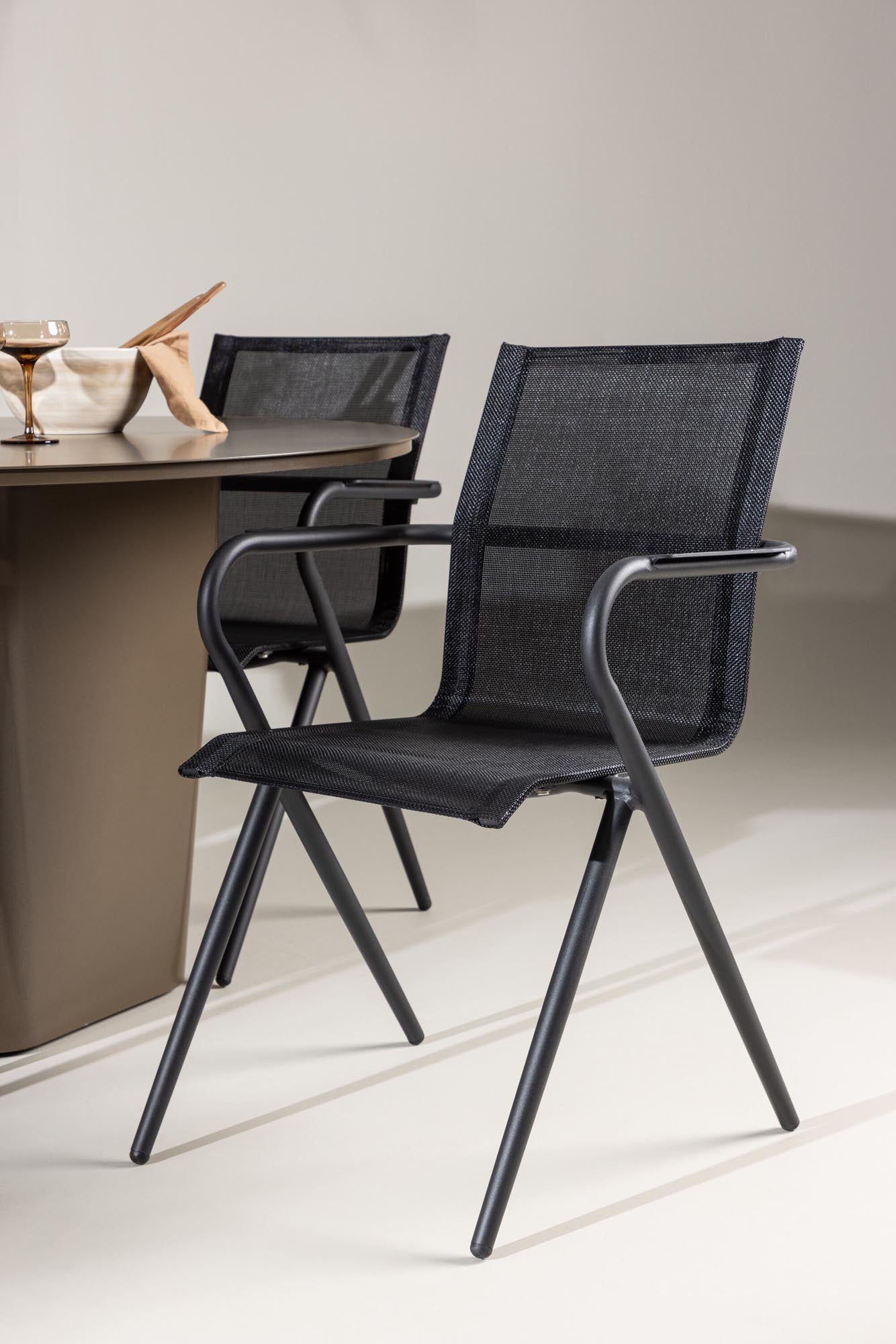 Stilvolles Santa Fe Gartentisch Set Alina von Venture Home, perfekt für moderne Gärten, langlebig und elegant gestaltet.