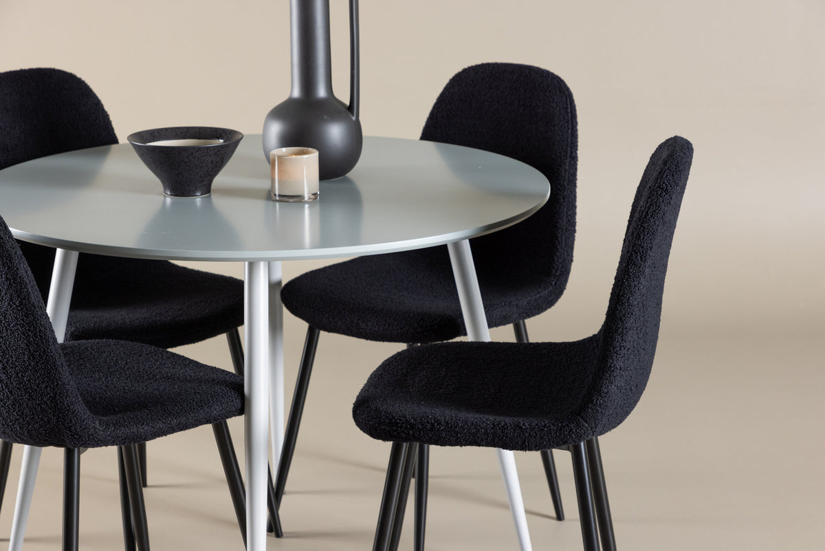 Plaza Esstisch mit Polar Stühlen in Schwarz präsentiert im Onlineshop von KAQTU Design AG. Esszimmerset ist von Venture Home