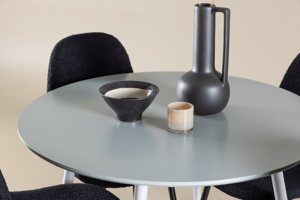 Plaza Esstisch mit Polar Stühlen in Schwarz präsentiert im Onlineshop von KAQTU Design AG. Esszimmerset ist von Venture Home