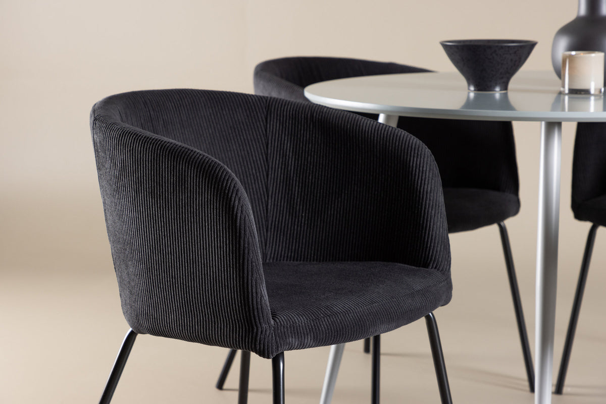 Plaza Esstisch mit Berit Stühlen in Schwarz präsentiert im Onlineshop von KAQTU Design AG. Esszimmerset ist von Venture Home