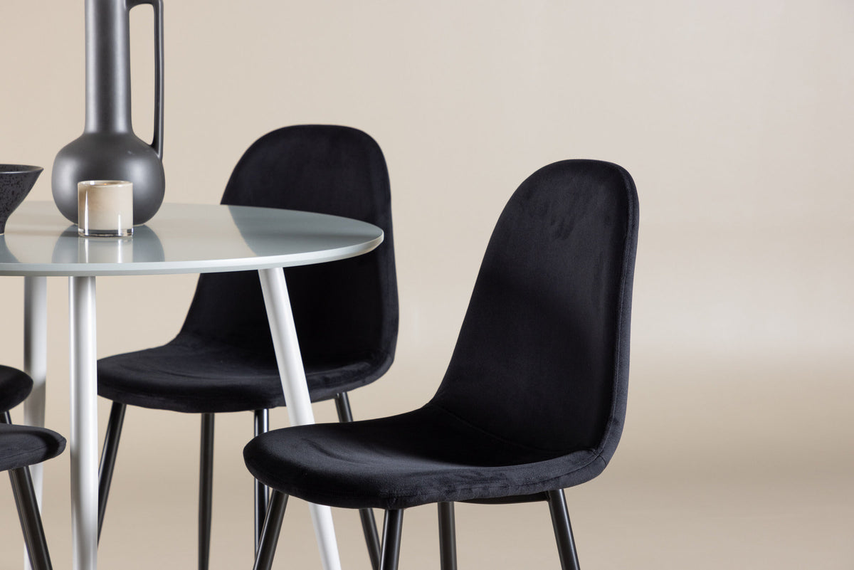 Plaza Esstisch mit Polar Stühlen in Schwarz präsentiert im Onlineshop von KAQTU Design AG. Esszimmerset ist von Venture Home